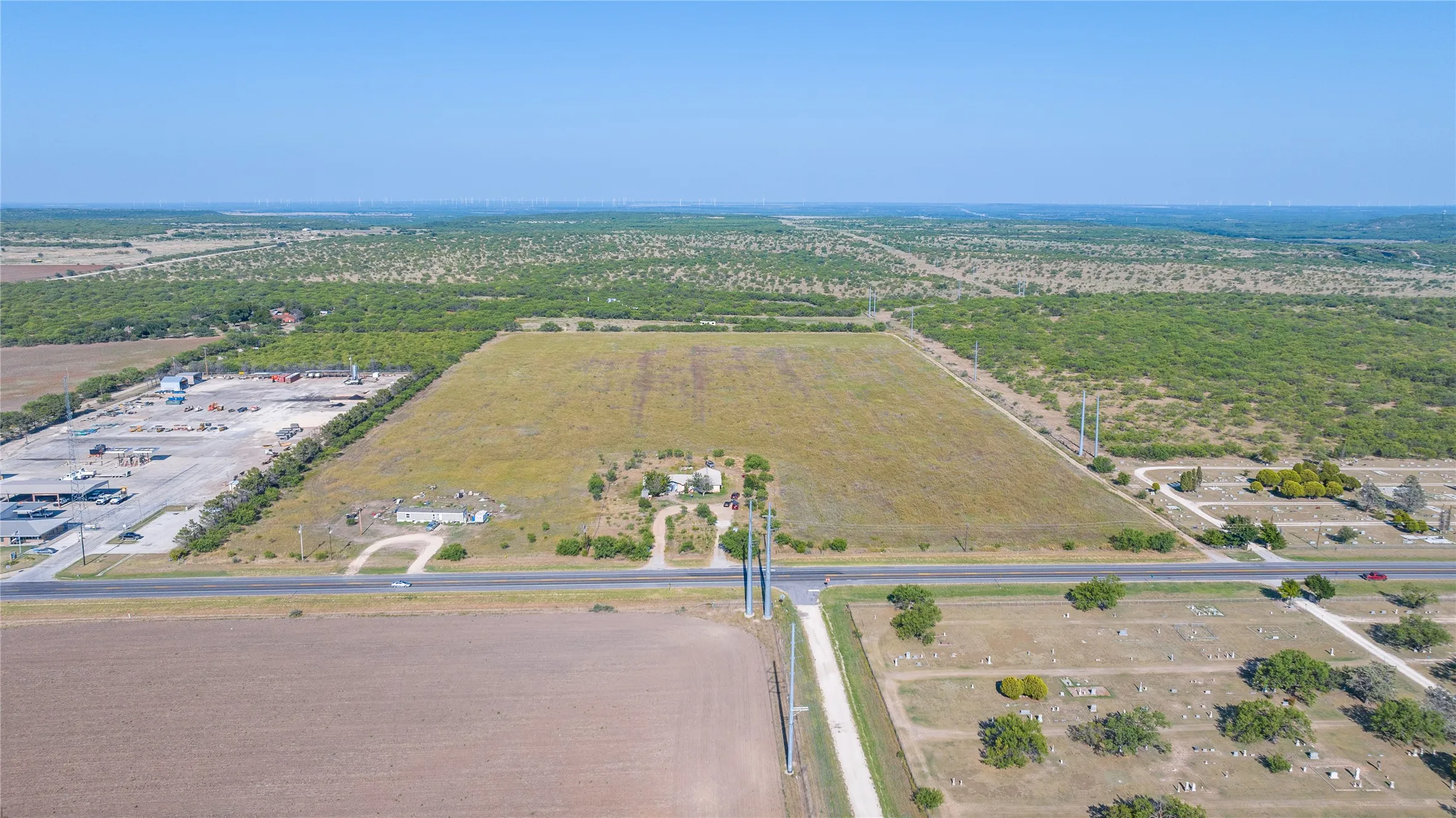 Single Family Residence For Sale in Callahan County , 104 US Highway 283 N, Baird, Texas 79504, 4 Bedroom, 2 Bathroom, 2 Garage spaces, 2,349 Sqft, built in 1996, mls#21374090, Real Estate Agent in Baird, Homes For Sale in Callahan county, Homes For Sale in Baird, Realtor in Baird Texas, Real Estate Brokerage Independent Realty Texas, Luminita Cordes Realtor