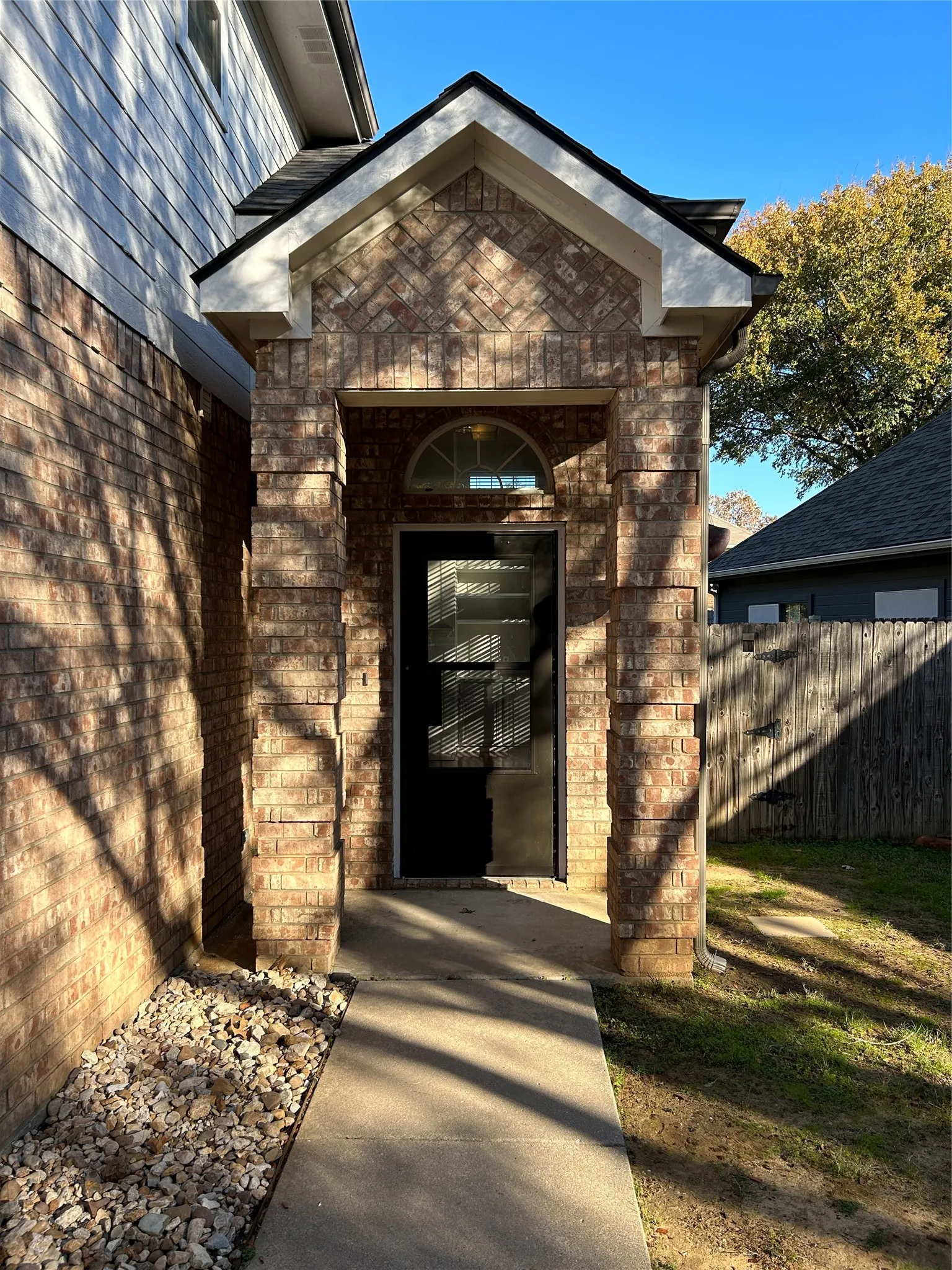 Single Family Residence For Rent in Denton County , 4108 1 Place Lane, Flower Mound, Texas 75028, 3 Bedroom, 3 Bathroom, 2 Garage spaces, 1,383 Sqft, built in 1995, mls#21374175, Real Estate Agent in Flower Mound, Homes For Rent in Denton county, Homes For Rent in Flower Mound, Realtor in Flower Mound Texas, Real Estate Brokerage Independent Realty Texas, Luminita Cordes Realtor
