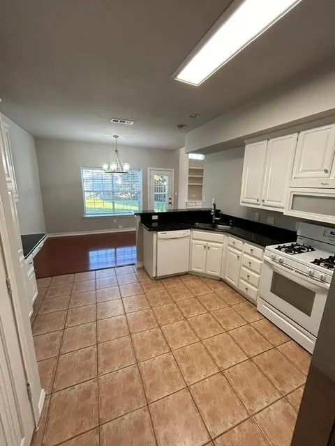 Single Family Residence For Rent in Denton County , 4108 1 Place Lane, Flower Mound, Texas 75028, 3 Bedroom, 3 Bathroom, 2 Garage spaces, 1,383 Sqft, built in 1995, mls#21374175, Real Estate Agent in Flower Mound, Homes For Rent in Denton county, Homes For Rent in Flower Mound, Realtor in Flower Mound Texas, Real Estate Brokerage Independent Realty Texas, Luminita Cordes Realtor