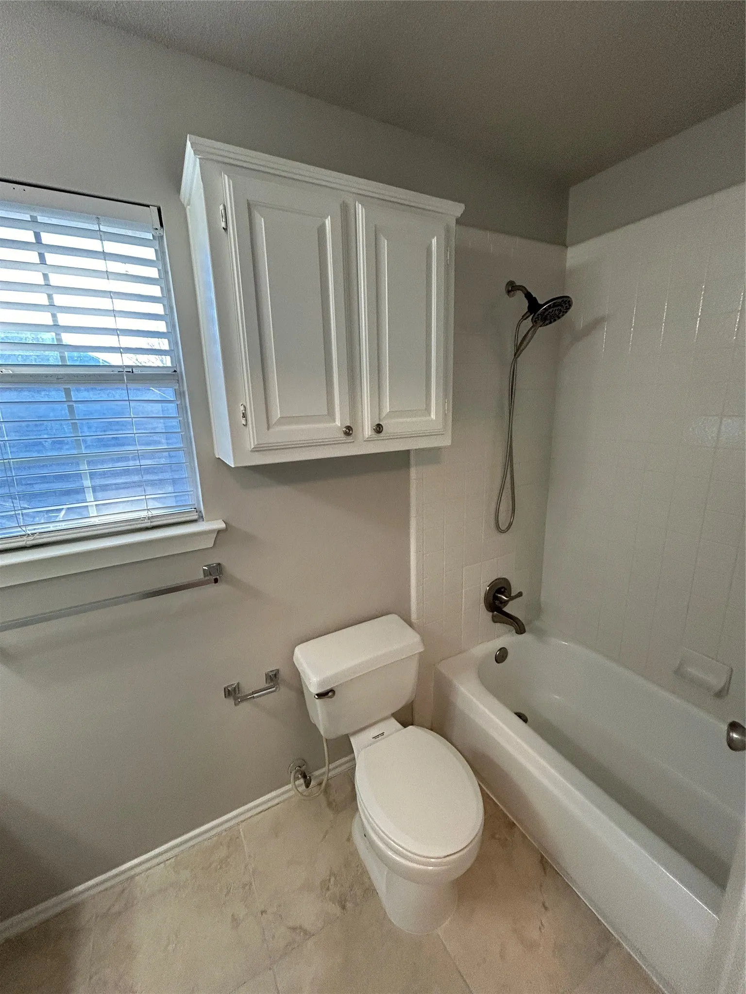 Single Family Residence For Rent in Denton County , 4108 1 Place Lane, Flower Mound, Texas 75028, 3 Bedroom, 3 Bathroom, 2 Garage spaces, 1,383 Sqft, built in 1995, mls#21374175, Real Estate Agent in Flower Mound, Homes For Rent in Denton county, Homes For Rent in Flower Mound, Realtor in Flower Mound Texas, Real Estate Brokerage Independent Realty Texas, Luminita Cordes Realtor