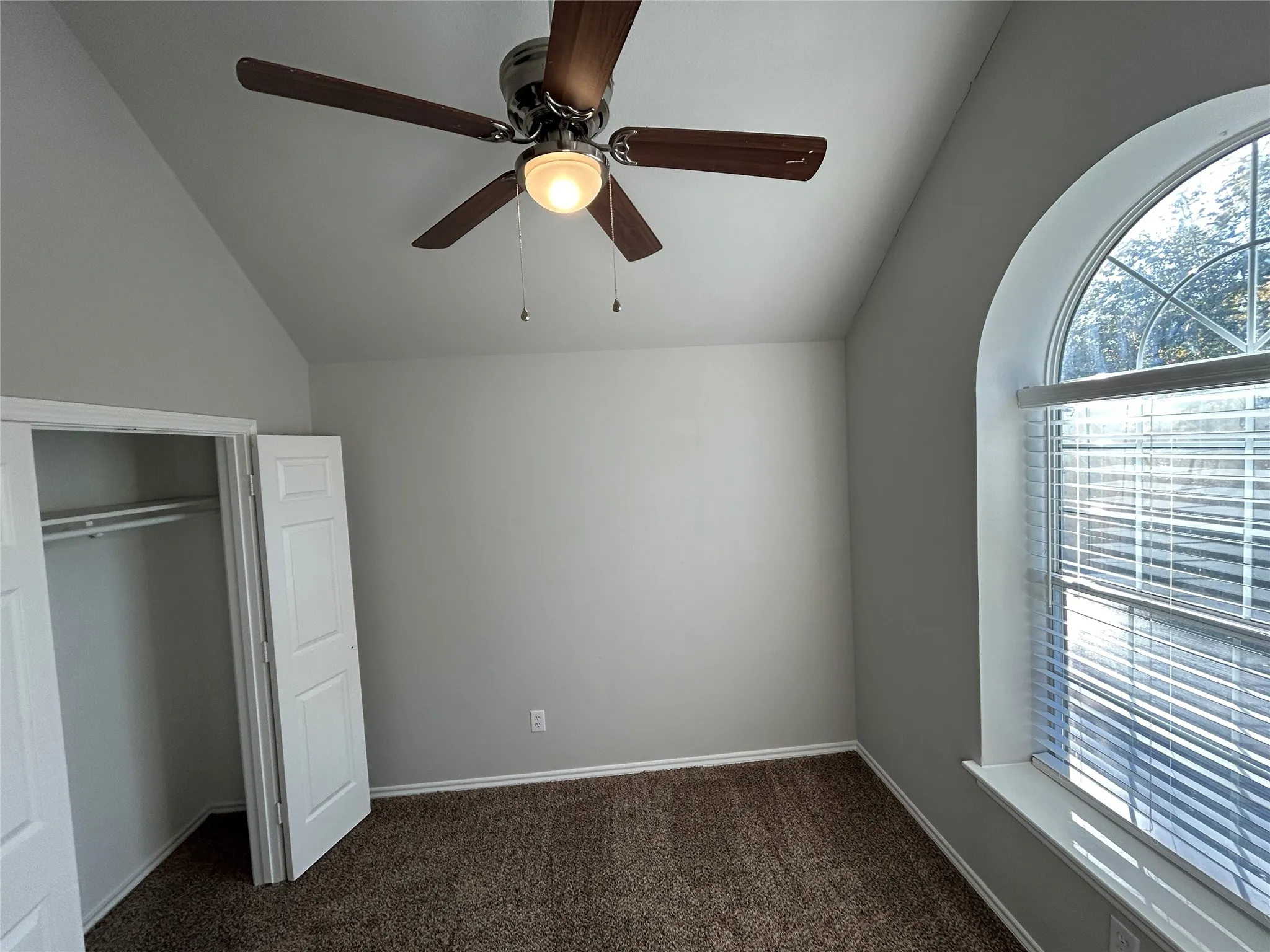 Single Family Residence For Rent in Denton County , 4108 1 Place Lane, Flower Mound, Texas 75028, 3 Bedroom, 3 Bathroom, 2 Garage spaces, 1,383 Sqft, built in 1995, mls#21374175, Real Estate Agent in Flower Mound, Homes For Rent in Denton county, Homes For Rent in Flower Mound, Realtor in Flower Mound Texas, Real Estate Brokerage Independent Realty Texas, Luminita Cordes Realtor