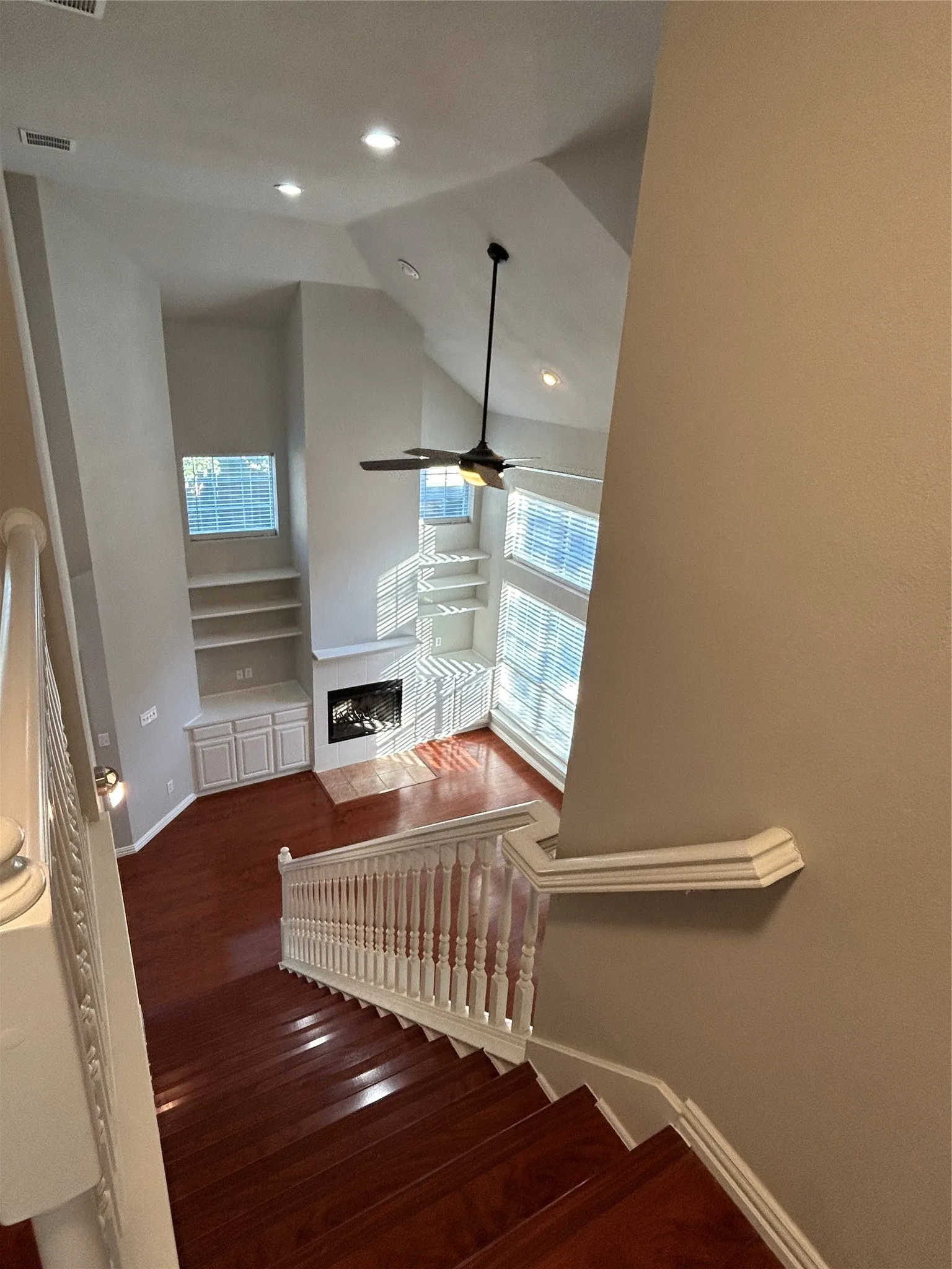Single Family Residence For Rent in Denton County , 4108 1 Place Lane, Flower Mound, Texas 75028, 3 Bedroom, 3 Bathroom, 2 Garage spaces, 1,383 Sqft, built in 1995, mls#21374175, Real Estate Agent in Flower Mound, Homes For Rent in Denton county, Homes For Rent in Flower Mound, Realtor in Flower Mound Texas, Real Estate Brokerage Independent Realty Texas, Luminita Cordes Realtor