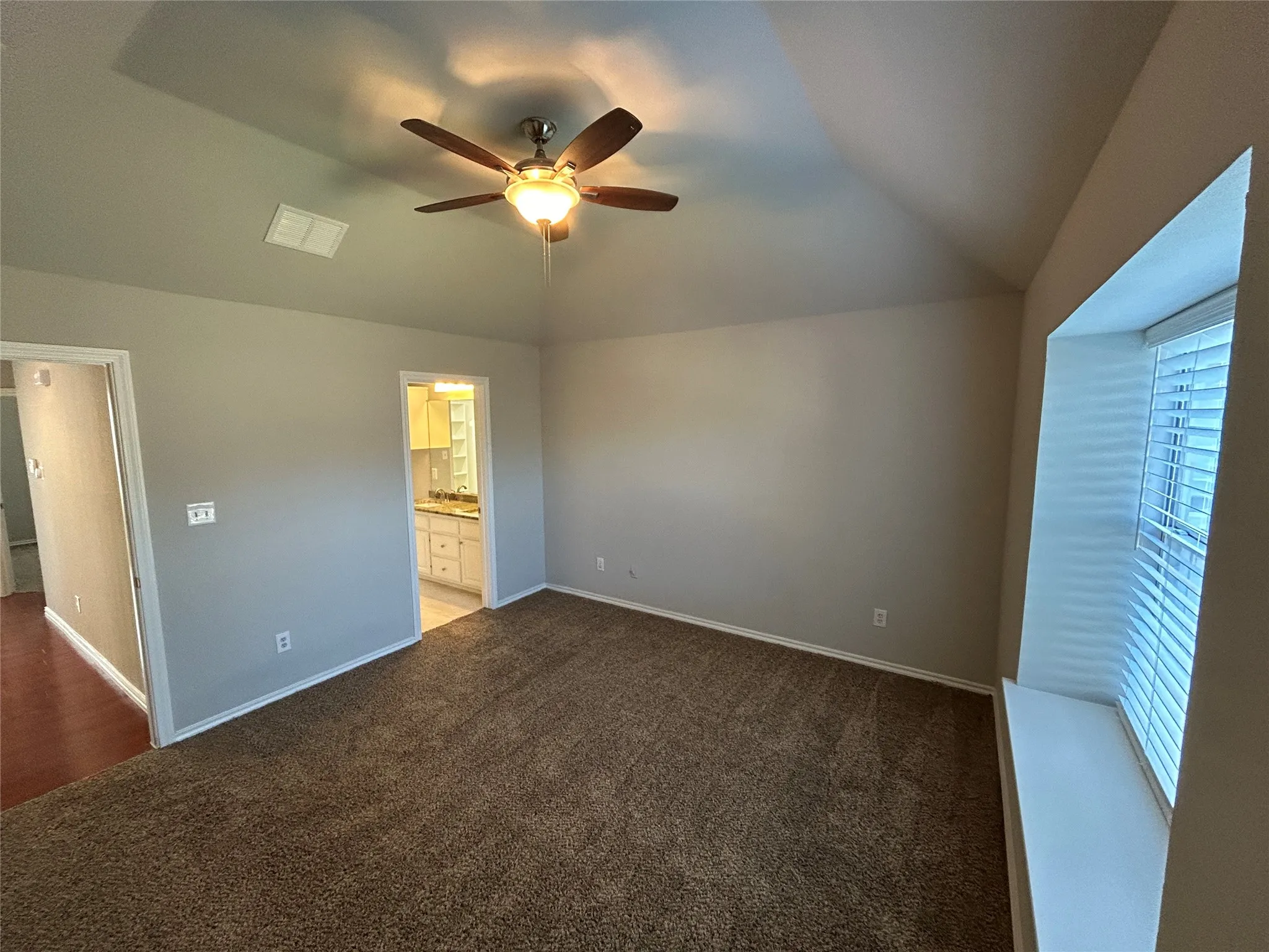 Single Family Residence For Rent in Denton County , 4108 1 Place Lane, Flower Mound, Texas 75028, 3 Bedroom, 3 Bathroom, 2 Garage spaces, 1,383 Sqft, built in 1995, mls#21374175, Real Estate Agent in Flower Mound, Homes For Rent in Denton county, Homes For Rent in Flower Mound, Realtor in Flower Mound Texas, Real Estate Brokerage Independent Realty Texas, Luminita Cordes Realtor
