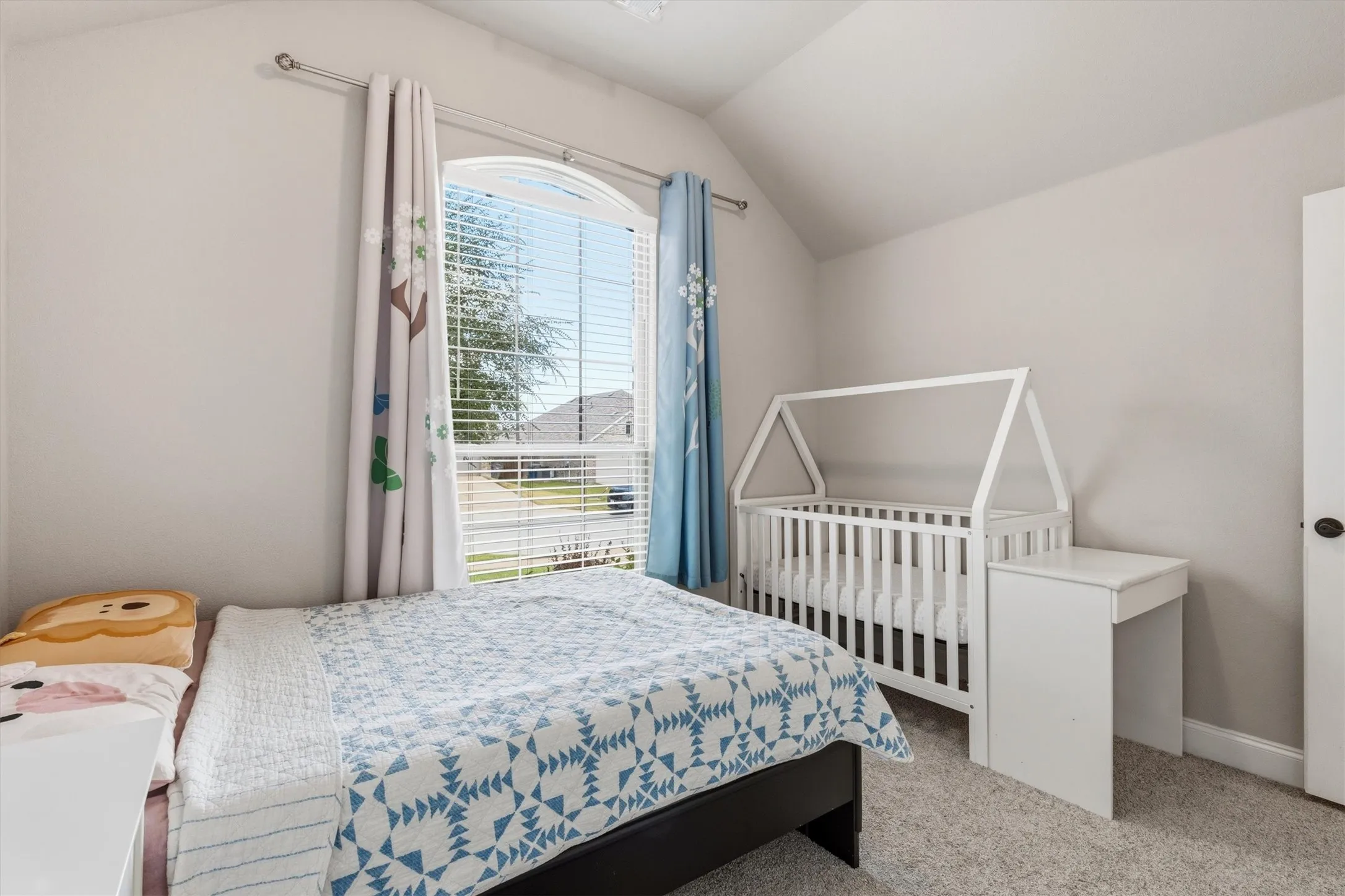 Single Family Residence For Sale in Collin County , 211 Nickolas Drive, Princeton, Texas 75407, 3 Bedroom, 2 Bathroom, 2 Garage spaces, 1,606 Sqft, built in 2021, mls#21372607, Real Estate Agent in Princeton, Homes For Sale in Collin county, Homes For Sale in Princeton, Realtor in Princeton Texas, Real Estate Brokerage Independent Realty Texas, Luminita Cordes Realtor