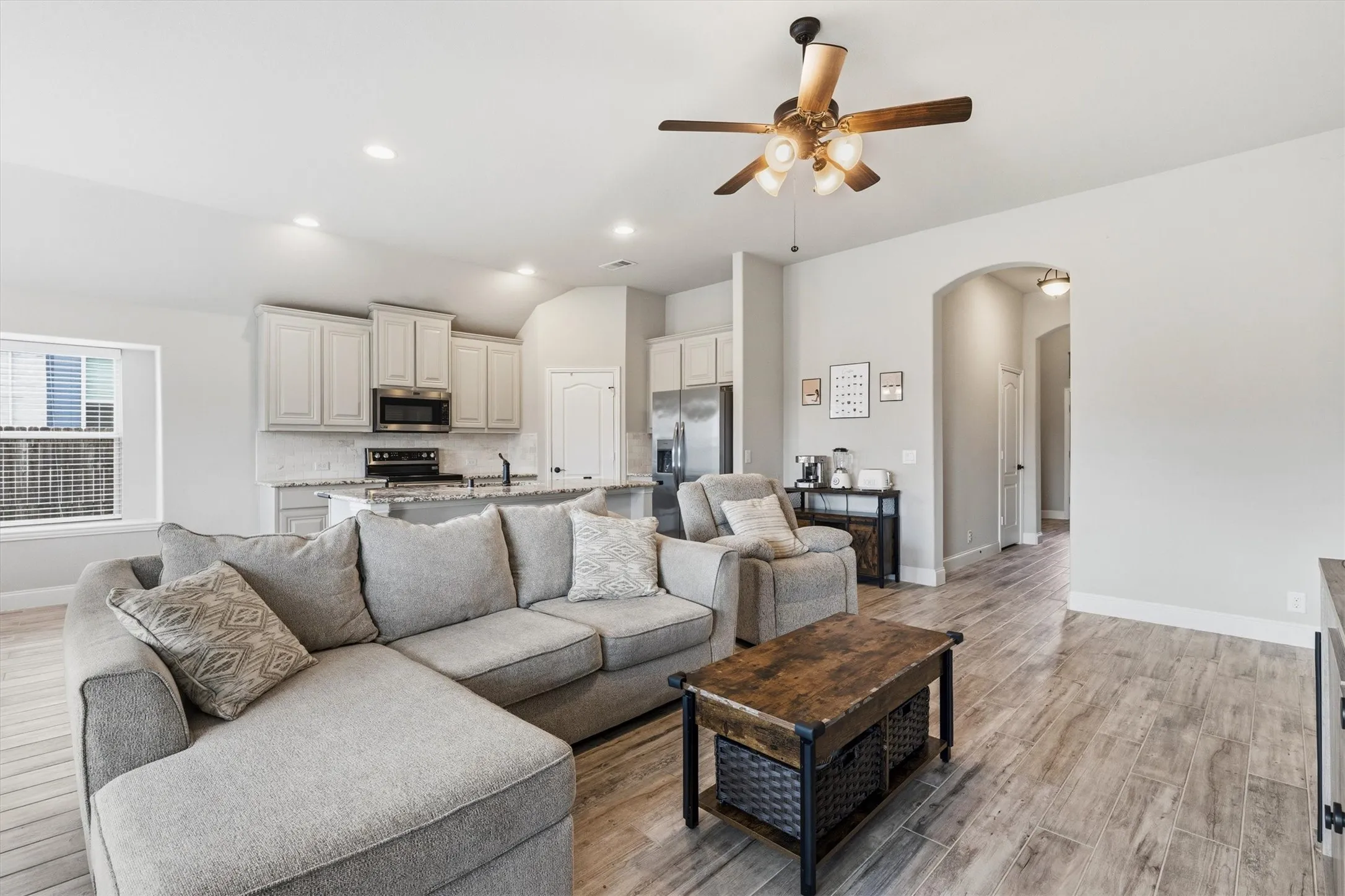 Single Family Residence For Sale in Collin County , 211 Nickolas Drive, Princeton, Texas 75407, 3 Bedroom, 2 Bathroom, 2 Garage spaces, 1,606 Sqft, built in 2021, mls#21372607, Real Estate Agent in Princeton, Homes For Sale in Collin county, Homes For Sale in Princeton, Realtor in Princeton Texas, Real Estate Brokerage Independent Realty Texas, Luminita Cordes Realtor