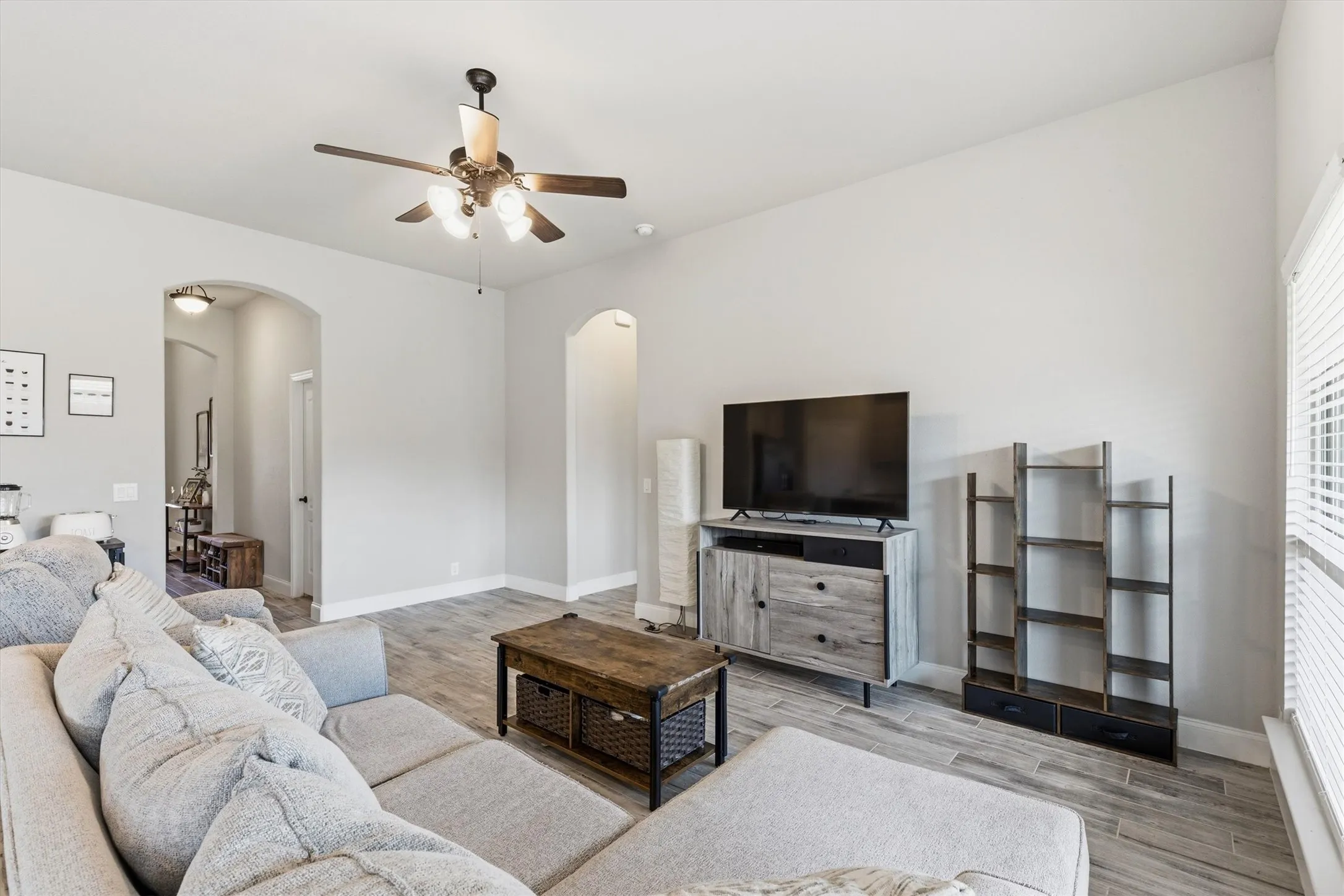 Single Family Residence For Sale in Collin County , 211 Nickolas Drive, Princeton, Texas 75407, 3 Bedroom, 2 Bathroom, 2 Garage spaces, 1,606 Sqft, built in 2021, mls#21372607, Real Estate Agent in Princeton, Homes For Sale in Collin county, Homes For Sale in Princeton, Realtor in Princeton Texas, Real Estate Brokerage Independent Realty Texas, Luminita Cordes Realtor