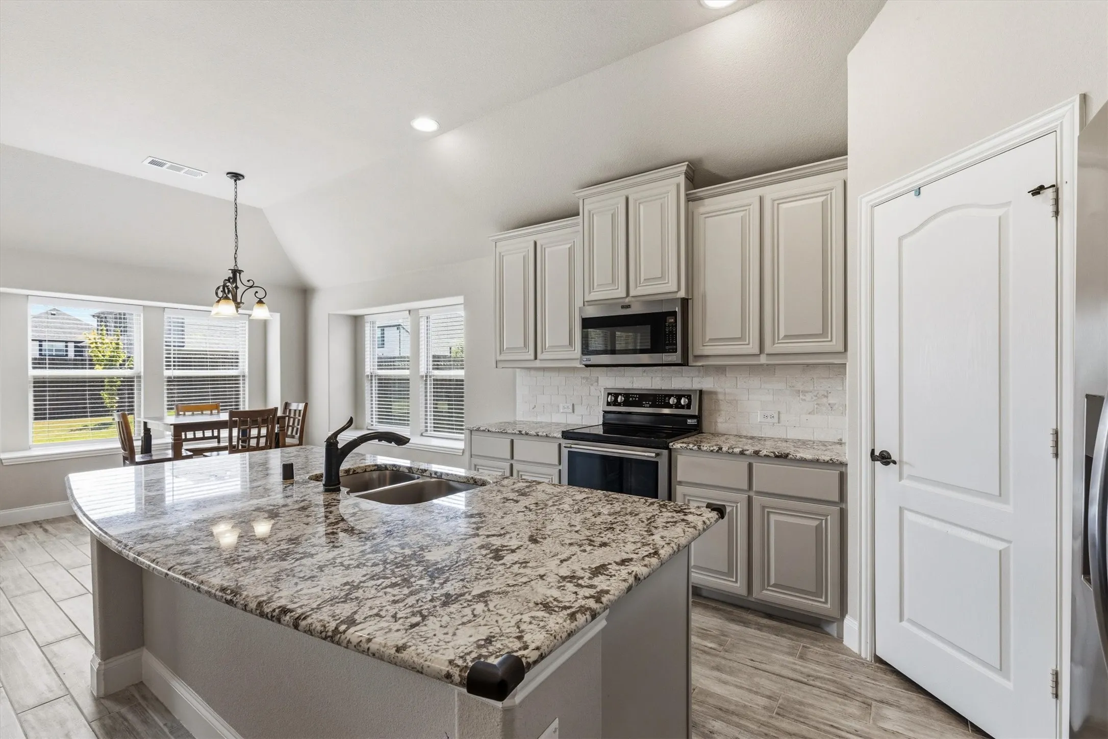 Single Family Residence For Sale in Collin County , 211 Nickolas Drive, Princeton, Texas 75407, 3 Bedroom, 2 Bathroom, 2 Garage spaces, 1,606 Sqft, built in 2021, mls#21372607, Real Estate Agent in Princeton, Homes For Sale in Collin county, Homes For Sale in Princeton, Realtor in Princeton Texas, Real Estate Brokerage Independent Realty Texas, Luminita Cordes Realtor