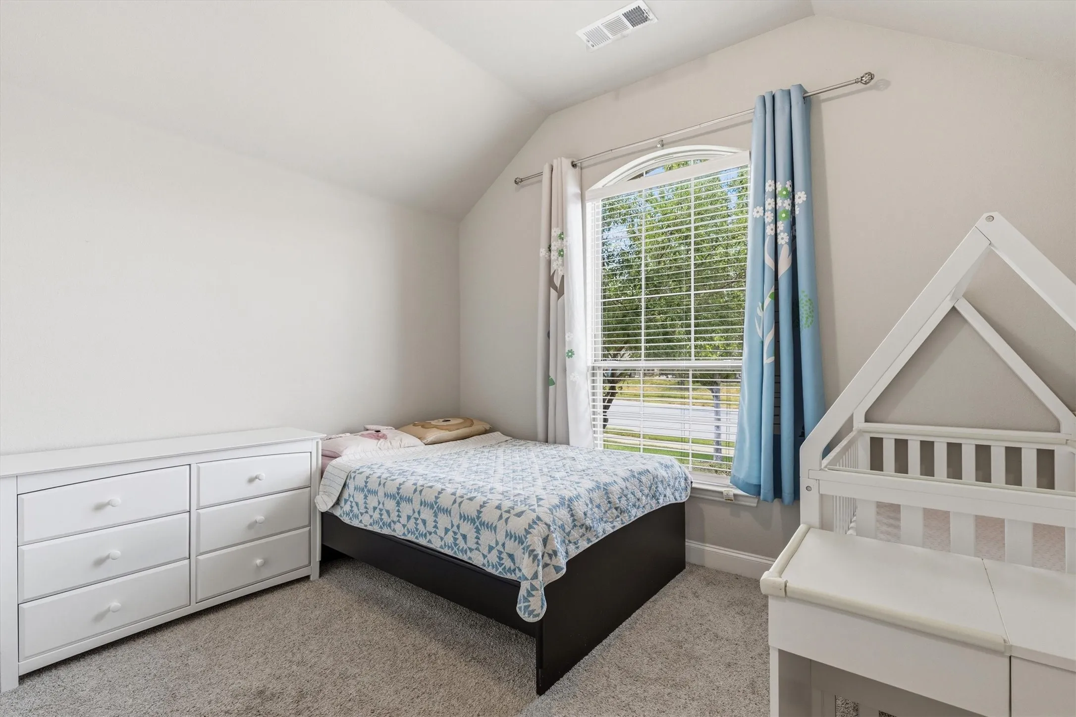 Single Family Residence For Sale in Collin County , 211 Nickolas Drive, Princeton, Texas 75407, 3 Bedroom, 2 Bathroom, 2 Garage spaces, 1,606 Sqft, built in 2021, mls#21372607, Real Estate Agent in Princeton, Homes For Sale in Collin county, Homes For Sale in Princeton, Realtor in Princeton Texas, Real Estate Brokerage Independent Realty Texas, Luminita Cordes Realtor