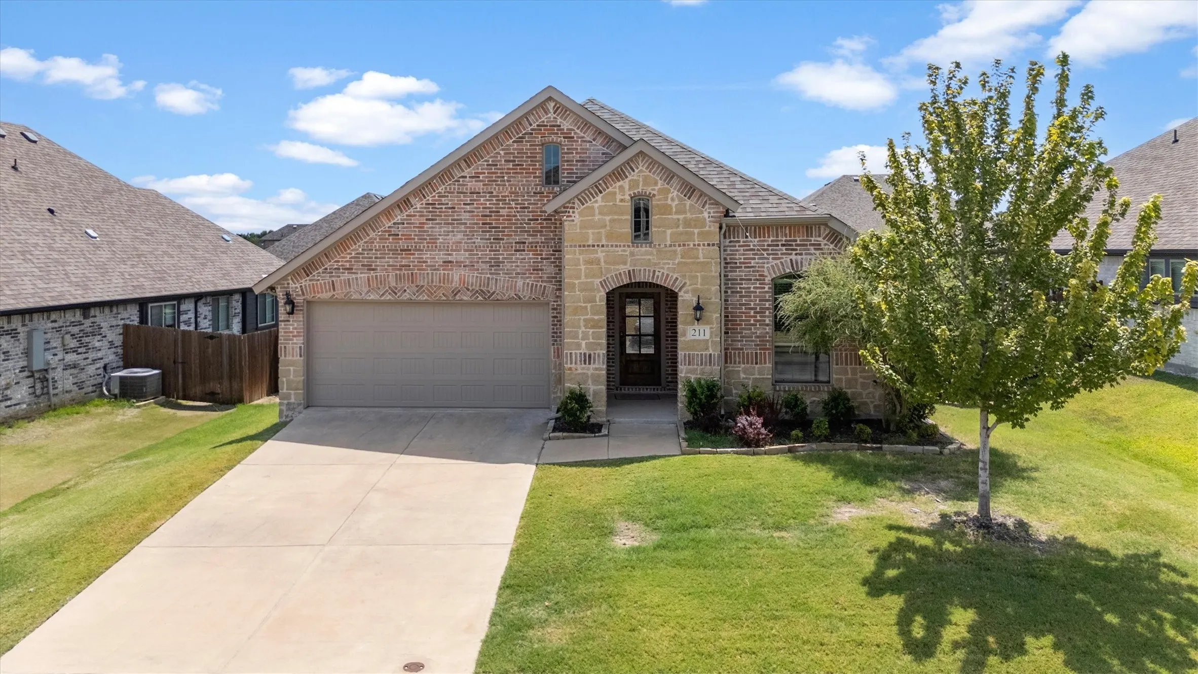 Single Family Residence For Sale in Collin County , 211 Nickolas Drive, Princeton, Texas 75407, 3 Bedroom, 2 Bathroom, 2 Garage spaces, 1,606 Sqft, built in 2021, mls#21372607, Real Estate Agent in Princeton, Homes For Sale in Collin county, Homes For Sale in Princeton, Realtor in Princeton Texas, Real Estate Brokerage Independent Realty Texas, Luminita Cordes Realtor
