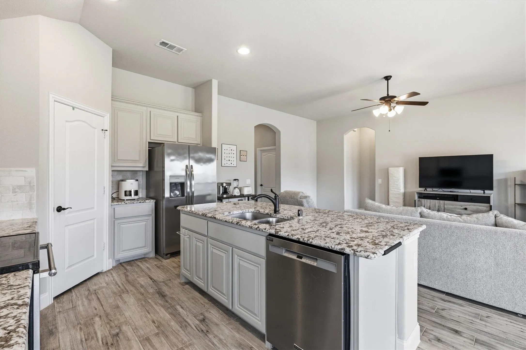 Single Family Residence For Sale in Collin County , 211 Nickolas Drive, Princeton, Texas 75407, 3 Bedroom, 2 Bathroom, 2 Garage spaces, 1,606 Sqft, built in 2021, mls#21372607, Real Estate Agent in Princeton, Homes For Sale in Collin county, Homes For Sale in Princeton, Realtor in Princeton Texas, Real Estate Brokerage Independent Realty Texas, Luminita Cordes Realtor