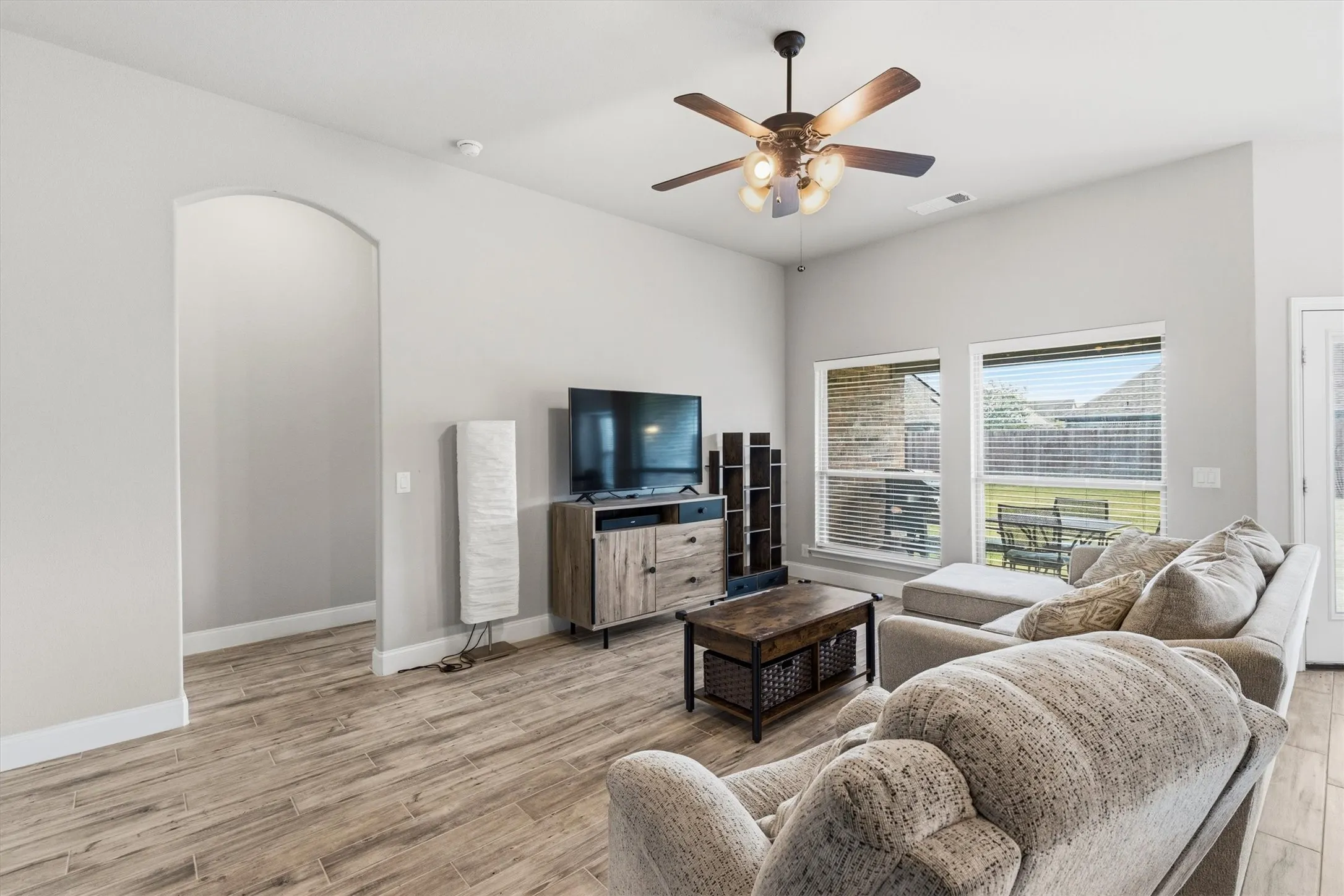 Single Family Residence For Sale in Collin County , 211 Nickolas Drive, Princeton, Texas 75407, 3 Bedroom, 2 Bathroom, 2 Garage spaces, 1,606 Sqft, built in 2021, mls#21372607, Real Estate Agent in Princeton, Homes For Sale in Collin county, Homes For Sale in Princeton, Realtor in Princeton Texas, Real Estate Brokerage Independent Realty Texas, Luminita Cordes Realtor