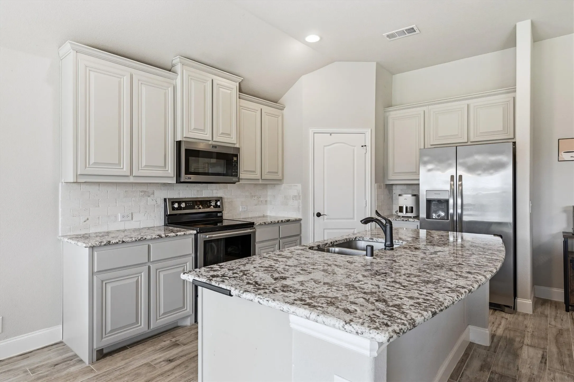Single Family Residence For Sale in Collin County , 211 Nickolas Drive, Princeton, Texas 75407, 3 Bedroom, 2 Bathroom, 2 Garage spaces, 1,606 Sqft, built in 2021, mls#21372607, Real Estate Agent in Princeton, Homes For Sale in Collin county, Homes For Sale in Princeton, Realtor in Princeton Texas, Real Estate Brokerage Independent Realty Texas, Luminita Cordes Realtor