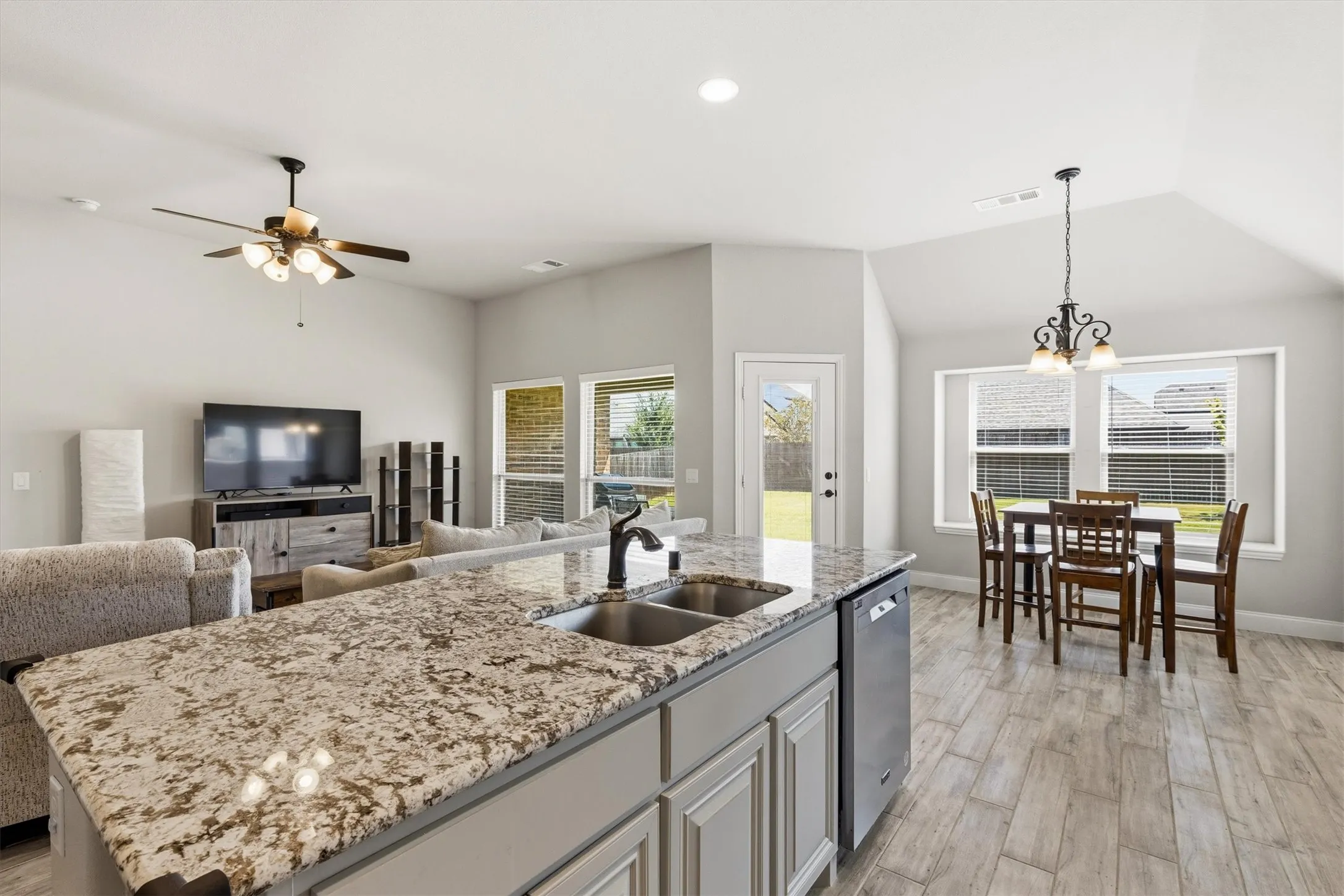 Single Family Residence For Sale in Collin County , 211 Nickolas Drive, Princeton, Texas 75407, 3 Bedroom, 2 Bathroom, 2 Garage spaces, 1,606 Sqft, built in 2021, mls#21372607, Real Estate Agent in Princeton, Homes For Sale in Collin county, Homes For Sale in Princeton, Realtor in Princeton Texas, Real Estate Brokerage Independent Realty Texas, Luminita Cordes Realtor