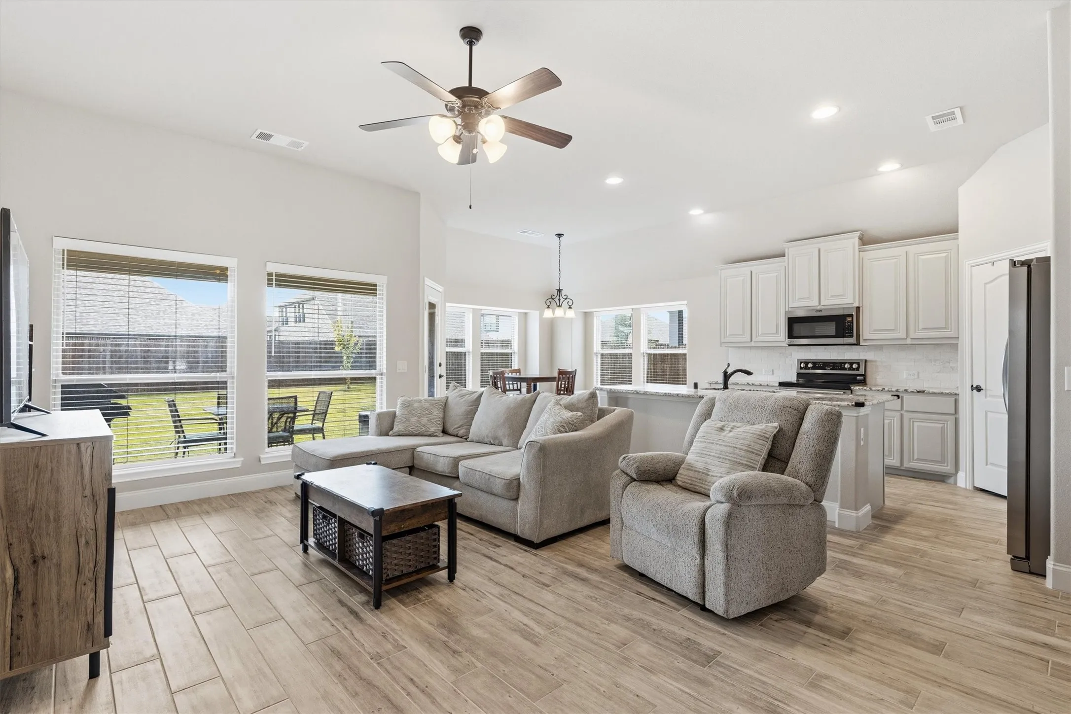 Single Family Residence For Sale in Collin County , 211 Nickolas Drive, Princeton, Texas 75407, 3 Bedroom, 2 Bathroom, 2 Garage spaces, 1,606 Sqft, built in 2021, mls#21372607, Real Estate Agent in Princeton, Homes For Sale in Collin county, Homes For Sale in Princeton, Realtor in Princeton Texas, Real Estate Brokerage Independent Realty Texas, Luminita Cordes Realtor