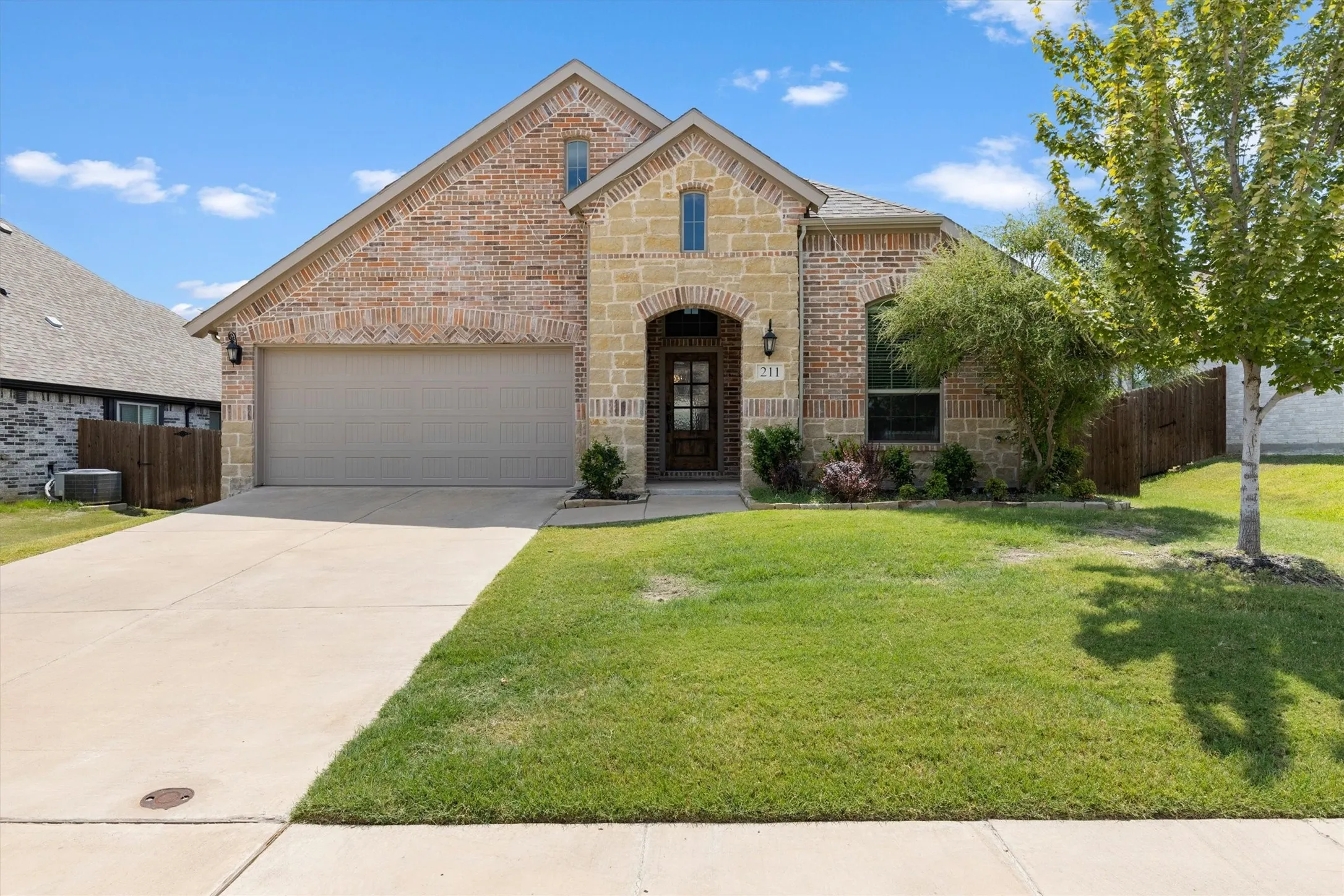 Single Family Residence For Sale in Collin County , 211 Nickolas Drive, Princeton, Texas 75407, 3 Bedroom, 2 Bathroom, 2 Garage spaces, 1,606 Sqft, built in 2021, mls#21372607, Real Estate Agent in Princeton, Homes For Sale in Collin county, Homes For Sale in Princeton, Realtor in Princeton Texas, Real Estate Brokerage Independent Realty Texas, Luminita Cordes Realtor