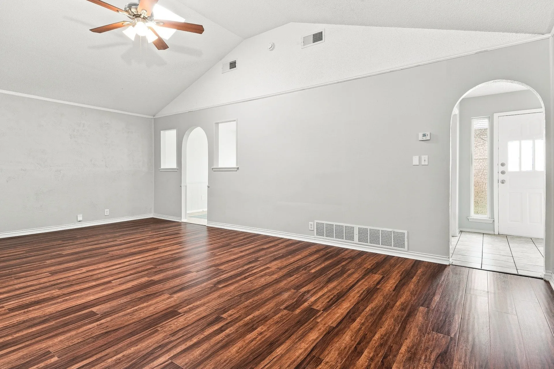 Single Family Residence For Rent in Tarrant County , 408 Cavender Court, Hurst, Texas 76054, 4 Bedroom, 2 Bathroom, 2 Garage spaces, 2,454 Sqft, built in 1976, mls#21374191, Real Estate Agent in Hurst, Homes For Rent in Tarrant county, Homes For Rent in Hurst, Realtor in Hurst Texas, Real Estate Brokerage Independent Realty Texas, Luminita Cordes Realtor