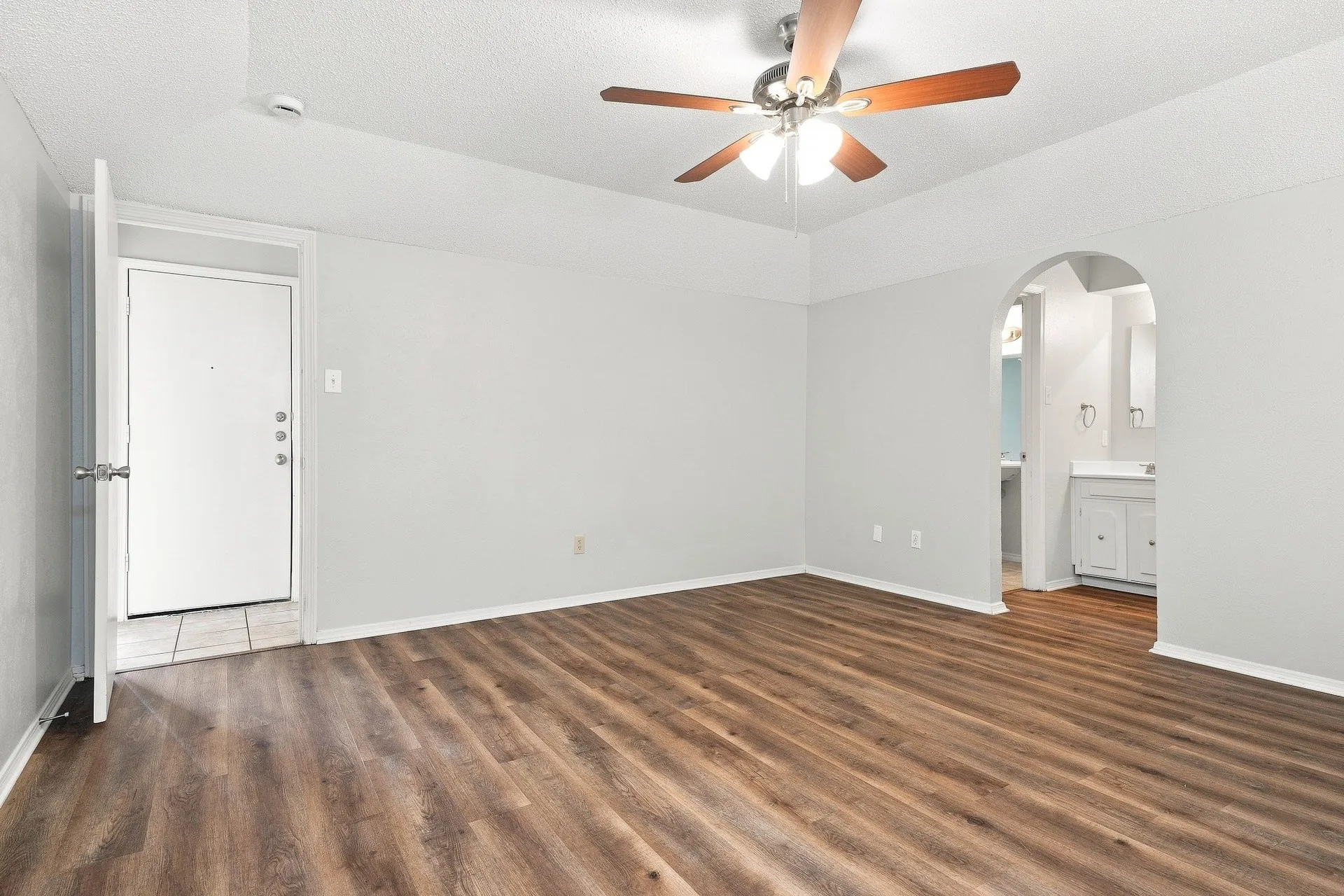 Single Family Residence For Rent in Tarrant County , 408 Cavender Court, Hurst, Texas 76054, 4 Bedroom, 2 Bathroom, 2 Garage spaces, 2,454 Sqft, built in 1976, mls#21374191, Real Estate Agent in Hurst, Homes For Rent in Tarrant county, Homes For Rent in Hurst, Realtor in Hurst Texas, Real Estate Brokerage Independent Realty Texas, Luminita Cordes Realtor