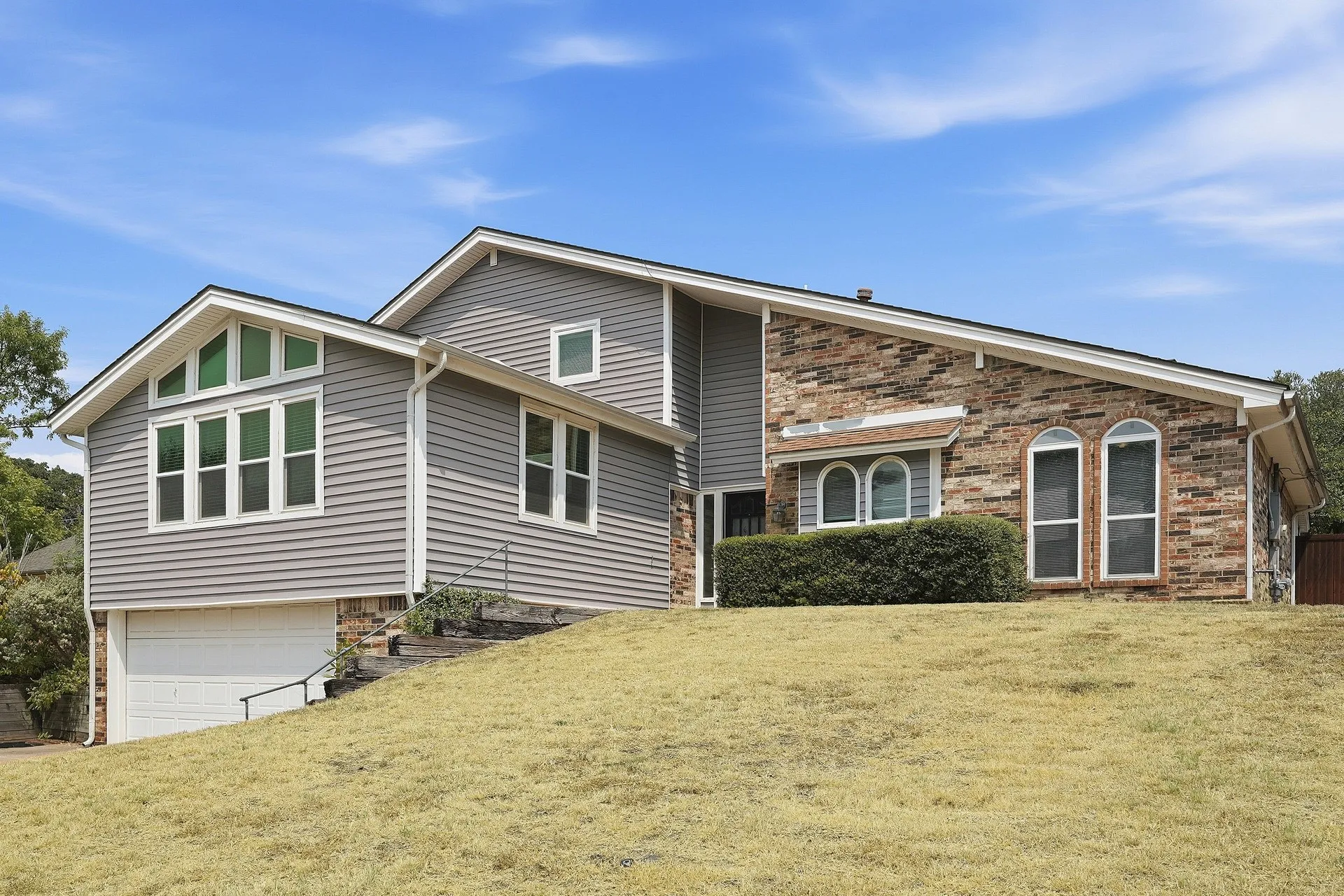 Single Family Residence For Rent in Tarrant County , 408 Cavender Court, Hurst, Texas 76054, 4 Bedroom, 2 Bathroom, 2 Garage spaces, 2,454 Sqft, built in 1976, mls#21374191, Real Estate Agent in Hurst, Homes For Rent in Tarrant county, Homes For Rent in Hurst, Realtor in Hurst Texas, Real Estate Brokerage Independent Realty Texas, Luminita Cordes Realtor