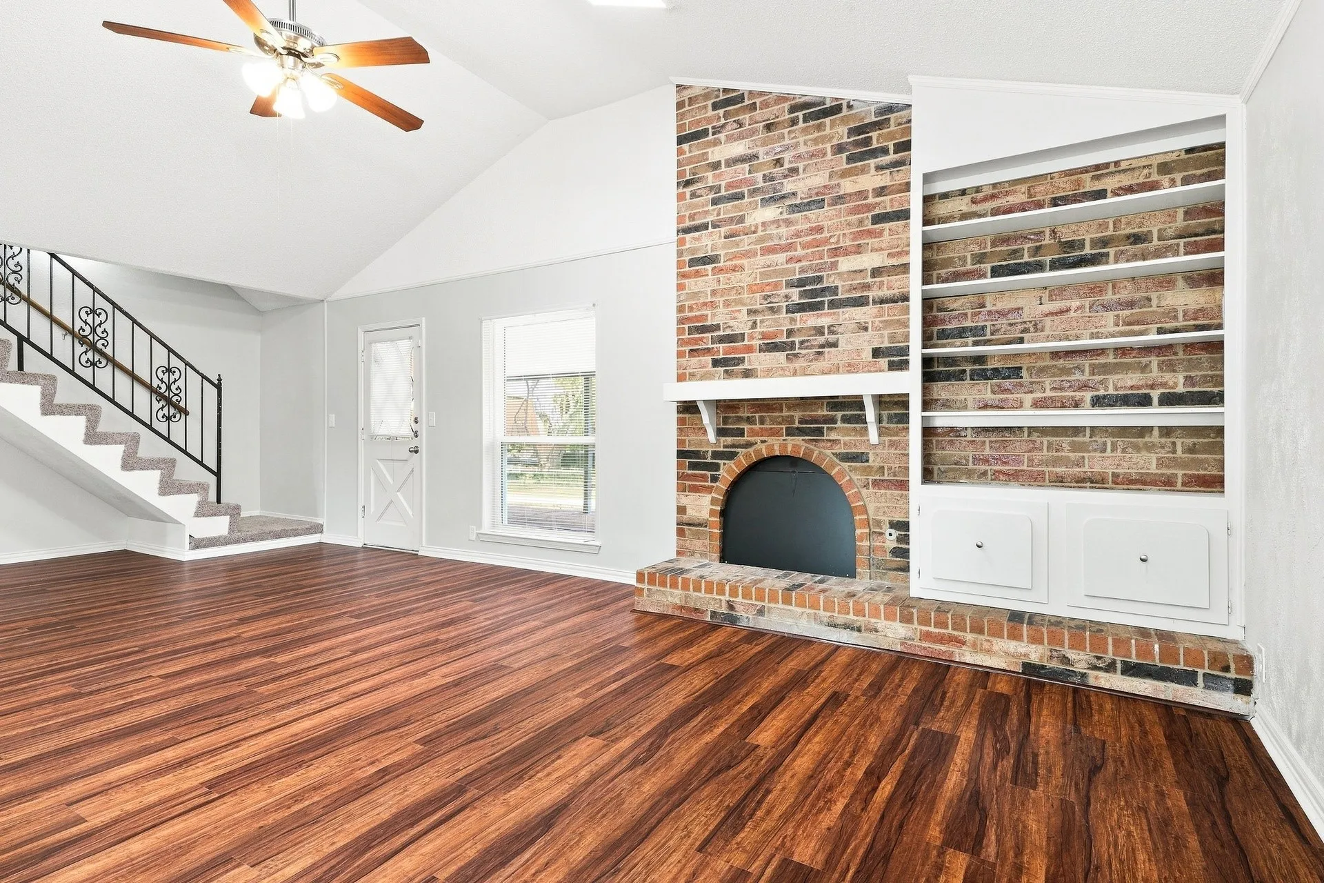 Single Family Residence For Rent in Tarrant County , 408 Cavender Court, Hurst, Texas 76054, 4 Bedroom, 2 Bathroom, 2 Garage spaces, 2,454 Sqft, built in 1976, mls#21374191, Real Estate Agent in Hurst, Homes For Rent in Tarrant county, Homes For Rent in Hurst, Realtor in Hurst Texas, Real Estate Brokerage Independent Realty Texas, Luminita Cordes Realtor