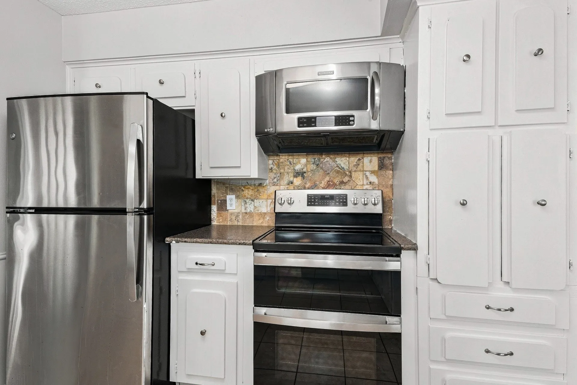 Single Family Residence For Rent in Tarrant County , 408 Cavender Court, Hurst, Texas 76054, 4 Bedroom, 2 Bathroom, 2 Garage spaces, 2,454 Sqft, built in 1976, mls#21374191, Real Estate Agent in Hurst, Homes For Rent in Tarrant county, Homes For Rent in Hurst, Realtor in Hurst Texas, Real Estate Brokerage Independent Realty Texas, Luminita Cordes Realtor