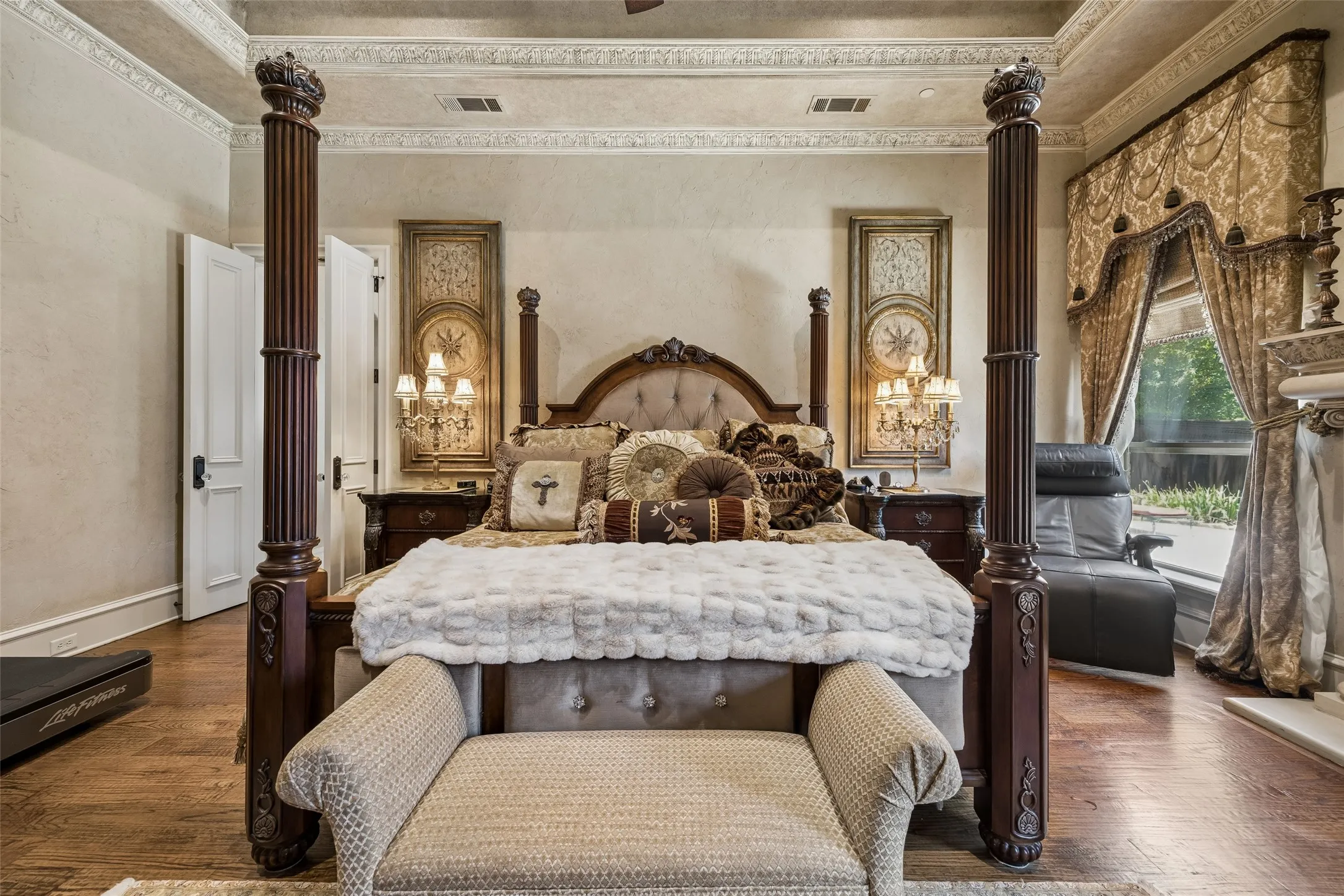 Single Family Residence For Sale in Tarrant County , 5105 Rose Street, Colleyville, Texas 76034, 4 Bedroom, 5 Bathroom, 4 Garage spaces, 6,055 Sqft, built in 2006, mls#21373894, Real Estate Agent in Colleyville, Homes For Sale in Tarrant county, Homes For Sale in Colleyville, Realtor in Colleyville Texas, Real Estate Brokerage Independent Realty Texas, Luminita Cordes Realtor