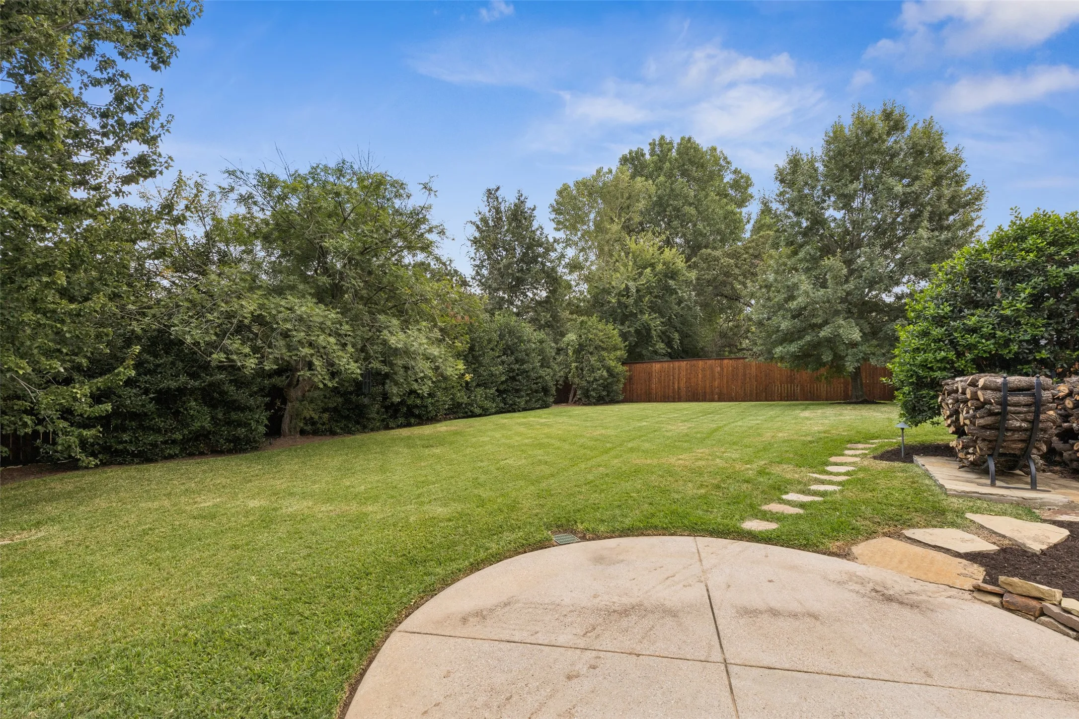 Single Family Residence For Sale in Tarrant County , 5105 Rose Street, Colleyville, Texas 76034, 4 Bedroom, 5 Bathroom, 4 Garage spaces, 6,055 Sqft, built in 2006, mls#21373894, Real Estate Agent in Colleyville, Homes For Sale in Tarrant county, Homes For Sale in Colleyville, Realtor in Colleyville Texas, Real Estate Brokerage Independent Realty Texas, Luminita Cordes Realtor
