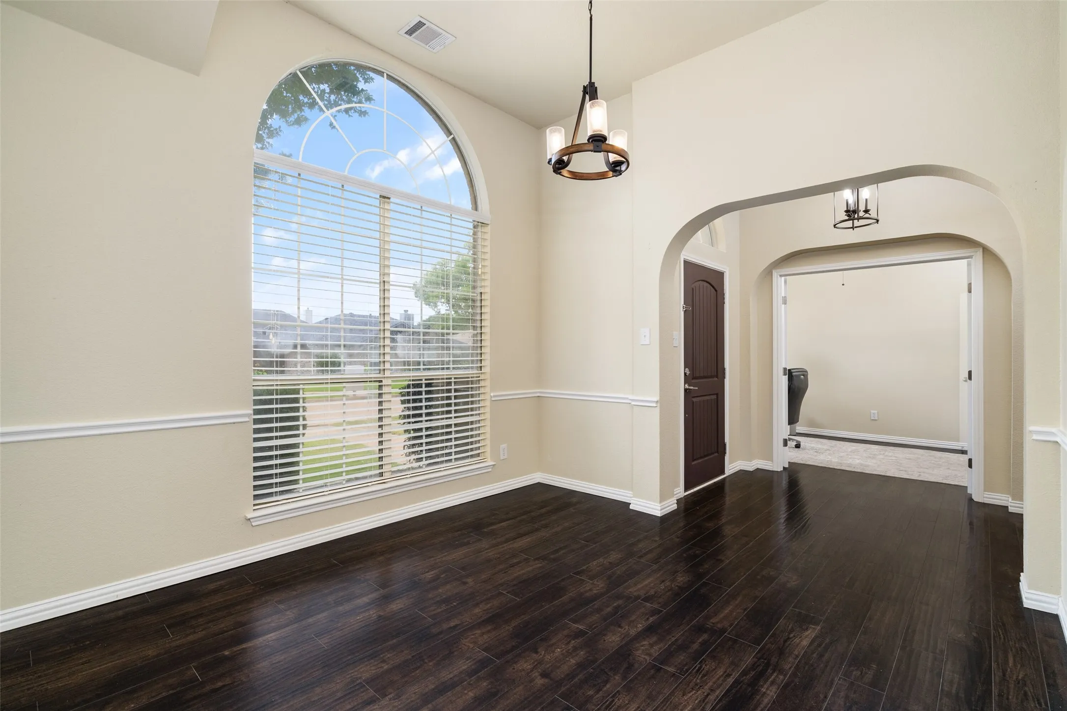 Single Family Residence For Rent in Dallas County , 7501 Caribbean Drive, Rowlett, Texas 75088, 3 Bedroom, 2 Bathroom, 2 Garage spaces, 2,123 Sqft, built in 1992, mls#21374171, Real Estate Agent in Rowlett, Homes For Rent in Dallas county, Homes For Rent in Rowlett, Realtor in Rowlett Texas, Real Estate Brokerage Independent Realty Texas, Luminita Cordes Realtor