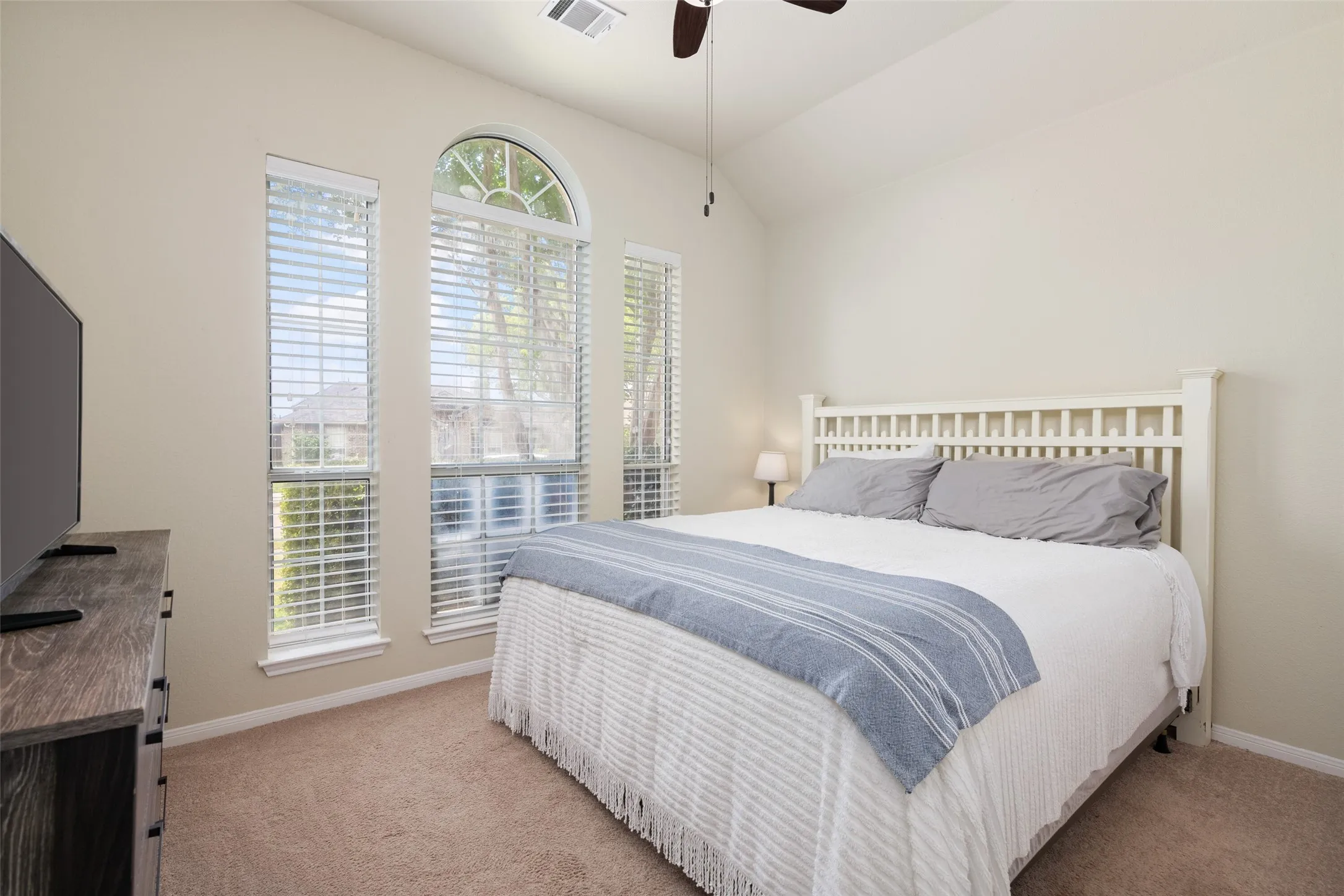 Single Family Residence For Rent in Dallas County , 7501 Caribbean Drive, Rowlett, Texas 75088, 3 Bedroom, 2 Bathroom, 2 Garage spaces, 2,123 Sqft, built in 1992, mls#21374171, Real Estate Agent in Rowlett, Homes For Rent in Dallas county, Homes For Rent in Rowlett, Realtor in Rowlett Texas, Real Estate Brokerage Independent Realty Texas, Luminita Cordes Realtor