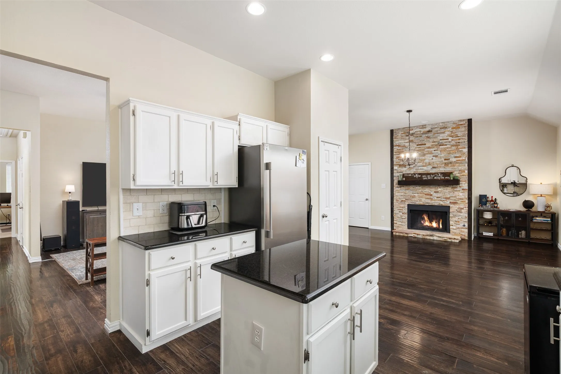 Single Family Residence For Rent in Dallas County , 7501 Caribbean Drive, Rowlett, Texas 75088, 3 Bedroom, 2 Bathroom, 2 Garage spaces, 2,123 Sqft, built in 1992, mls#21374171, Real Estate Agent in Rowlett, Homes For Rent in Dallas county, Homes For Rent in Rowlett, Realtor in Rowlett Texas, Real Estate Brokerage Independent Realty Texas, Luminita Cordes Realtor