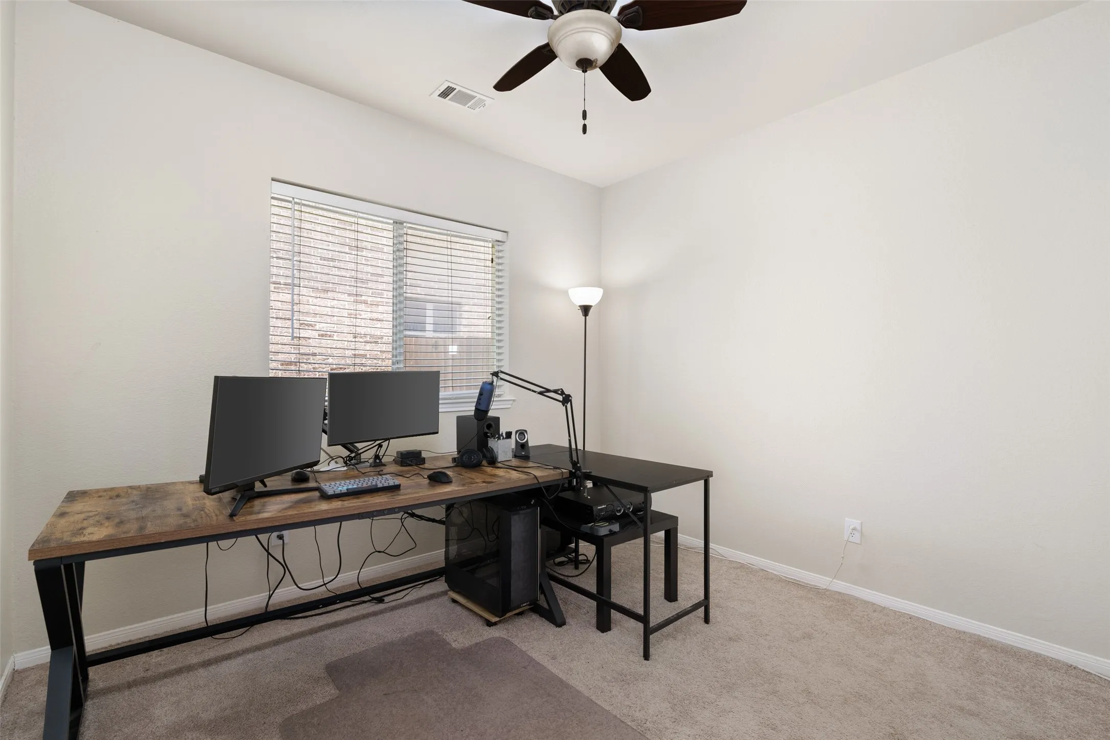 Single Family Residence For Rent in Dallas County , 7501 Caribbean Drive, Rowlett, Texas 75088, 3 Bedroom, 2 Bathroom, 2 Garage spaces, 2,123 Sqft, built in 1992, mls#21374171, Real Estate Agent in Rowlett, Homes For Rent in Dallas county, Homes For Rent in Rowlett, Realtor in Rowlett Texas, Real Estate Brokerage Independent Realty Texas, Luminita Cordes Realtor