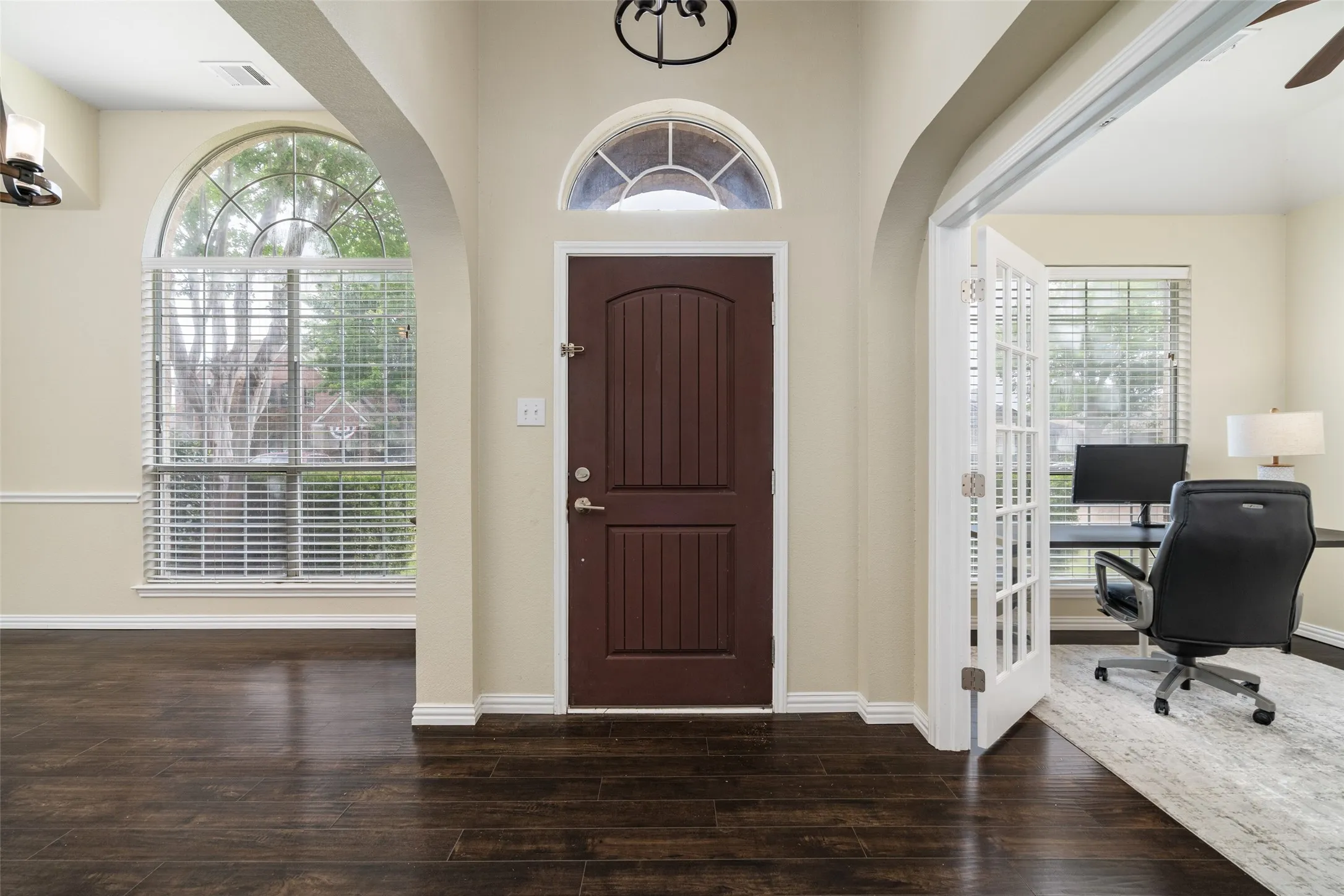 Single Family Residence For Rent in Dallas County , 7501 Caribbean Drive, Rowlett, Texas 75088, 3 Bedroom, 2 Bathroom, 2 Garage spaces, 2,123 Sqft, built in 1992, mls#21374171, Real Estate Agent in Rowlett, Homes For Rent in Dallas county, Homes For Rent in Rowlett, Realtor in Rowlett Texas, Real Estate Brokerage Independent Realty Texas, Luminita Cordes Realtor