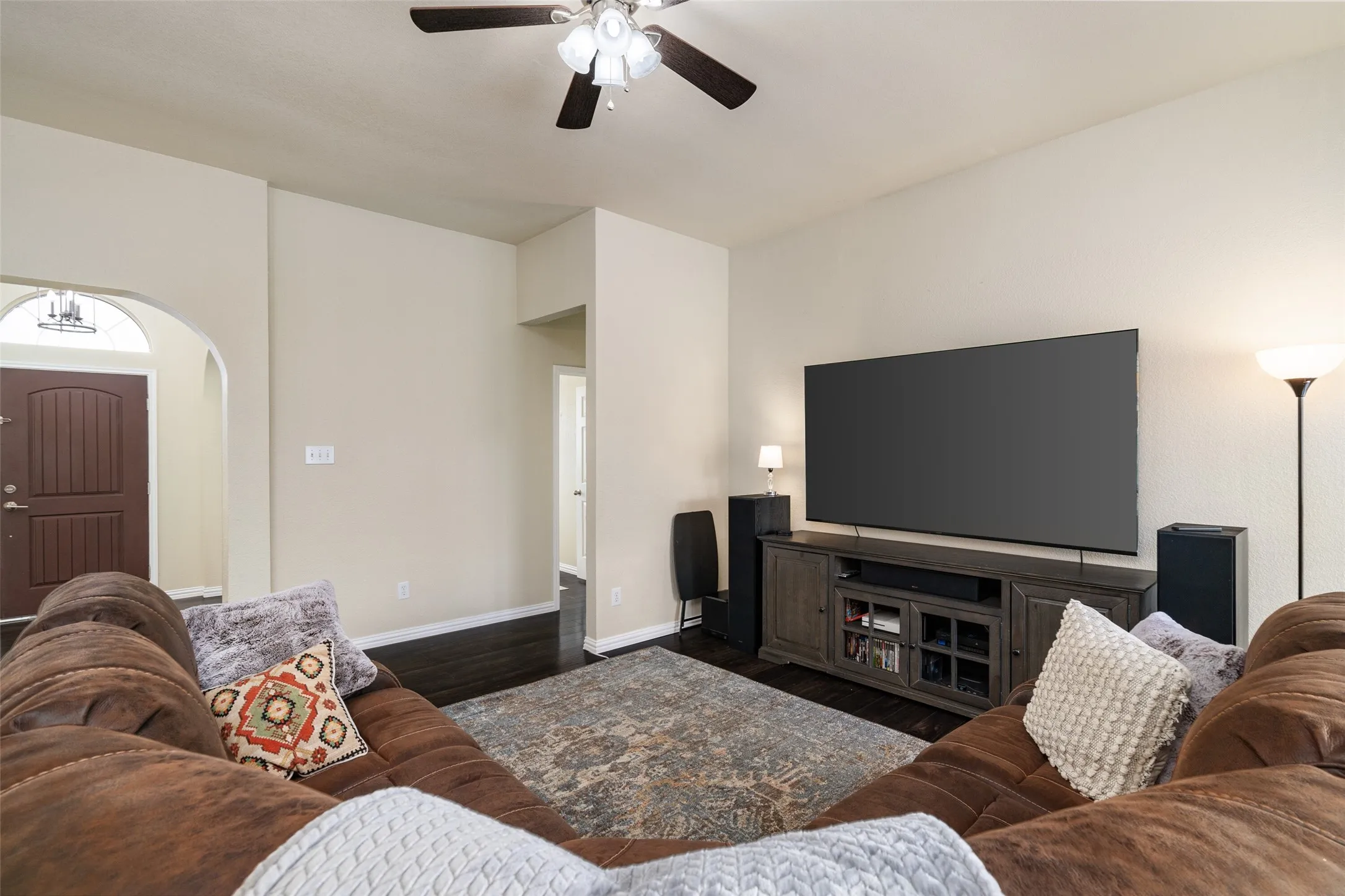 Single Family Residence For Rent in Dallas County , 7501 Caribbean Drive, Rowlett, Texas 75088, 3 Bedroom, 2 Bathroom, 2 Garage spaces, 2,123 Sqft, built in 1992, mls#21374171, Real Estate Agent in Rowlett, Homes For Rent in Dallas county, Homes For Rent in Rowlett, Realtor in Rowlett Texas, Real Estate Brokerage Independent Realty Texas, Luminita Cordes Realtor