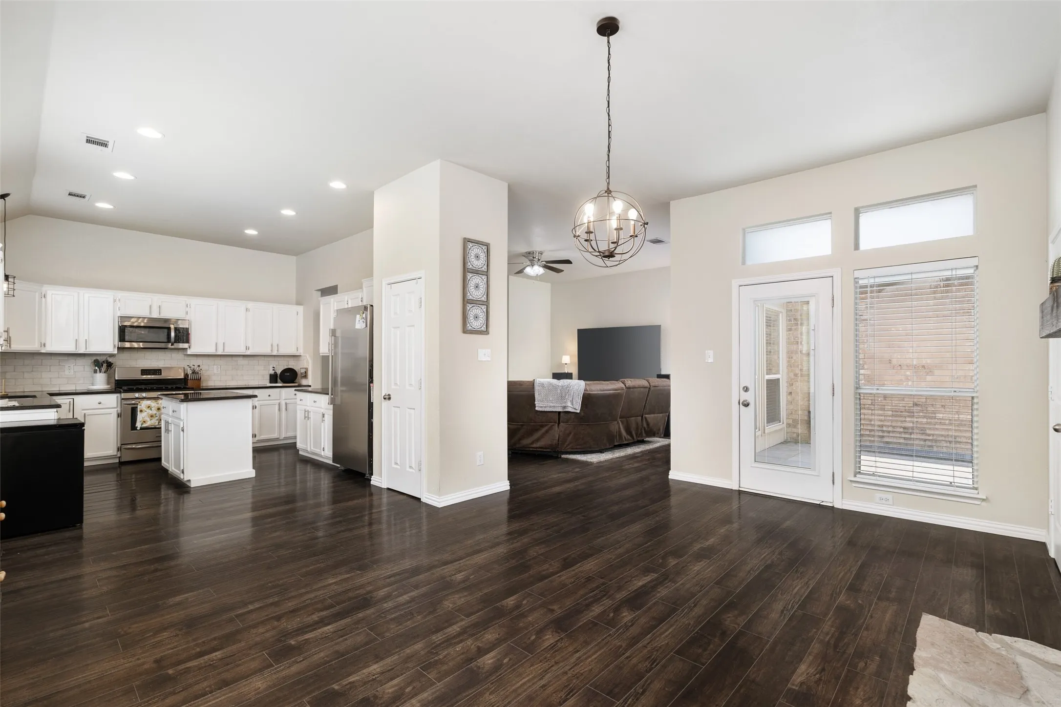 Single Family Residence For Rent in Dallas County , 7501 Caribbean Drive, Rowlett, Texas 75088, 3 Bedroom, 2 Bathroom, 2 Garage spaces, 2,123 Sqft, built in 1992, mls#21374171, Real Estate Agent in Rowlett, Homes For Rent in Dallas county, Homes For Rent in Rowlett, Realtor in Rowlett Texas, Real Estate Brokerage Independent Realty Texas, Luminita Cordes Realtor