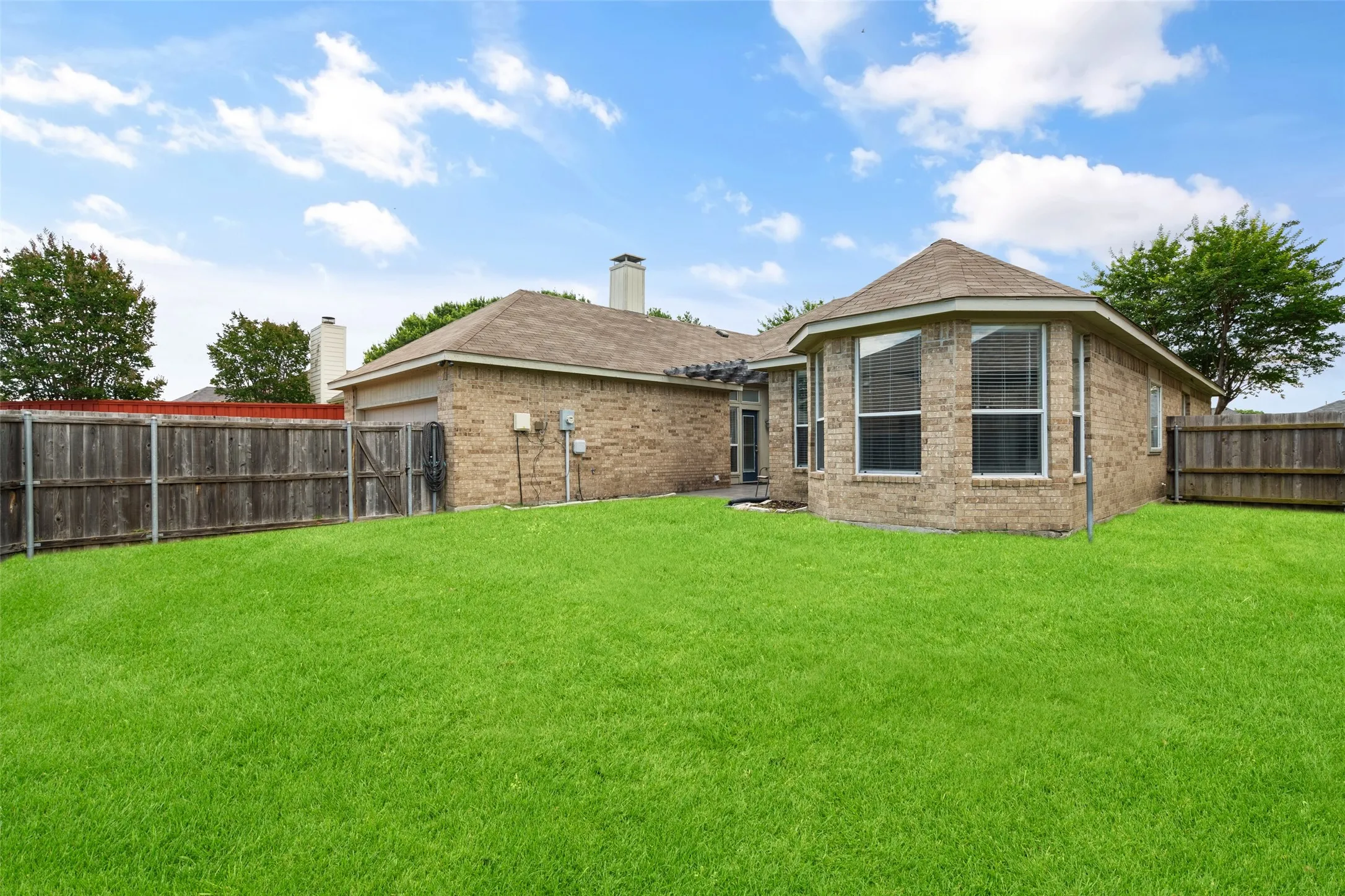 Single Family Residence For Rent in Dallas County , 7501 Caribbean Drive, Rowlett, Texas 75088, 3 Bedroom, 2 Bathroom, 2 Garage spaces, 2,123 Sqft, built in 1992, mls#21374171, Real Estate Agent in Rowlett, Homes For Rent in Dallas county, Homes For Rent in Rowlett, Realtor in Rowlett Texas, Real Estate Brokerage Independent Realty Texas, Luminita Cordes Realtor