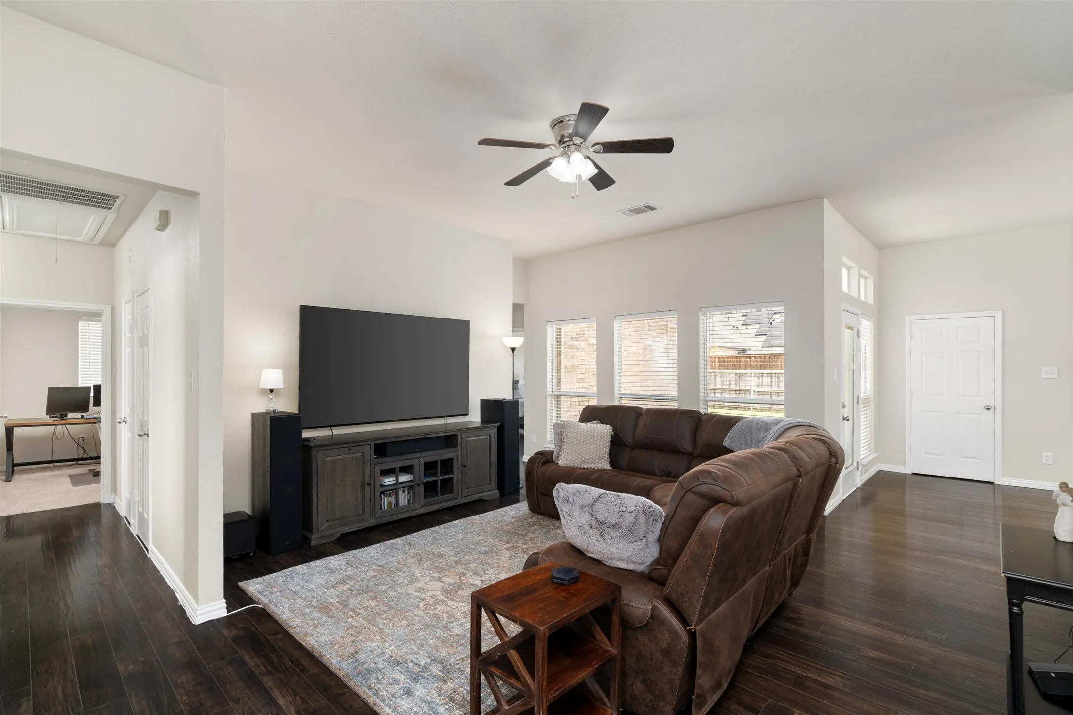 Single Family Residence For Rent in Dallas County , 7501 Caribbean Drive, Rowlett, Texas 75088, 3 Bedroom, 2 Bathroom, 2 Garage spaces, 2,123 Sqft, built in 1992, mls#21374171, Real Estate Agent in Rowlett, Homes For Rent in Dallas county, Homes For Rent in Rowlett, Realtor in Rowlett Texas, Real Estate Brokerage Independent Realty Texas, Luminita Cordes Realtor