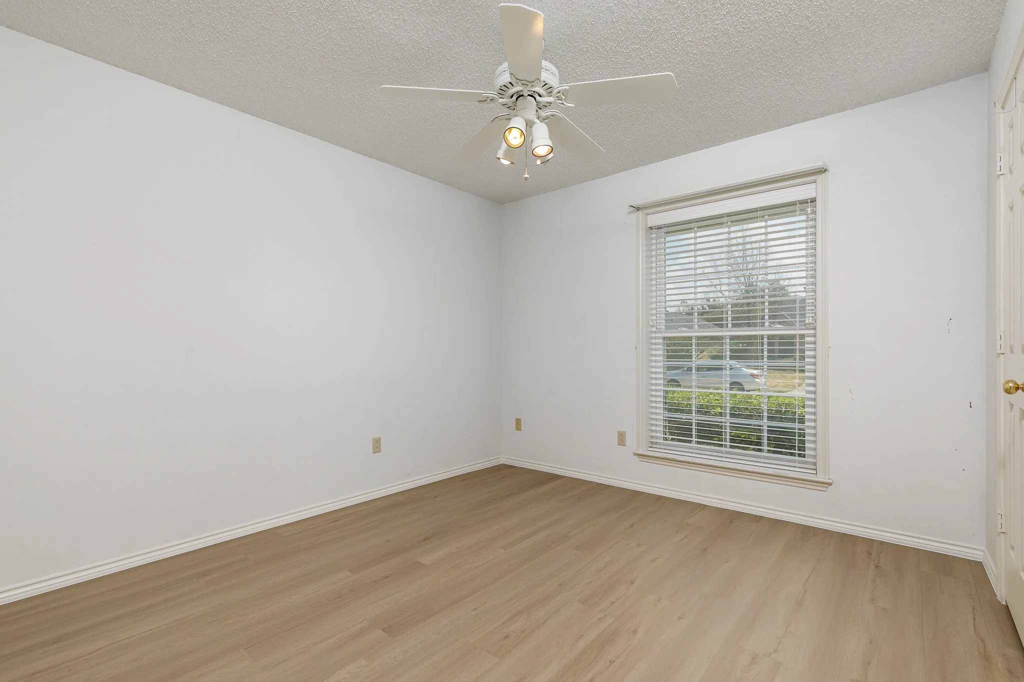 Single Family Residence For Sale in Dallas County , 2526 Willowdale Drive, Carrollton, Texas 75006, 4 Bedroom, 2 Bathroom, 2 Garage spaces, 2,345 Sqft, built in 1984, mls#21371386, Real Estate Agent in Carrollton, Homes For Sale in Dallas county, Homes For Sale in Carrollton, Realtor in Carrollton Texas, Real Estate Brokerage Independent Realty Texas, Luminita Cordes Realtor