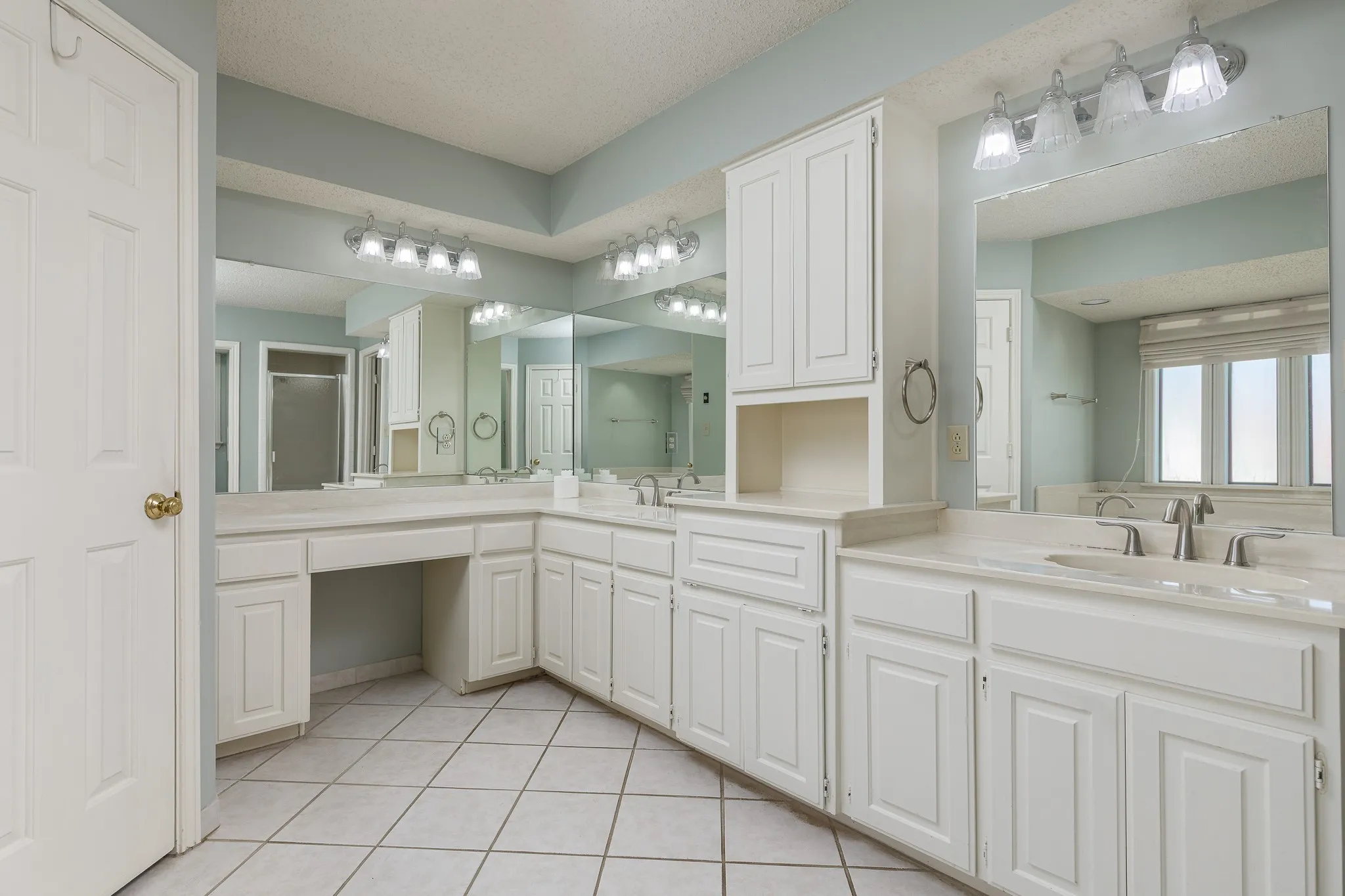 Single Family Residence For Sale in Dallas County , 2526 Willowdale Drive, Carrollton, Texas 75006, 4 Bedroom, 2 Bathroom, 2 Garage spaces, 2,345 Sqft, built in 1984, mls#21371386, Real Estate Agent in Carrollton, Homes For Sale in Dallas county, Homes For Sale in Carrollton, Realtor in Carrollton Texas, Real Estate Brokerage Independent Realty Texas, Luminita Cordes Realtor
