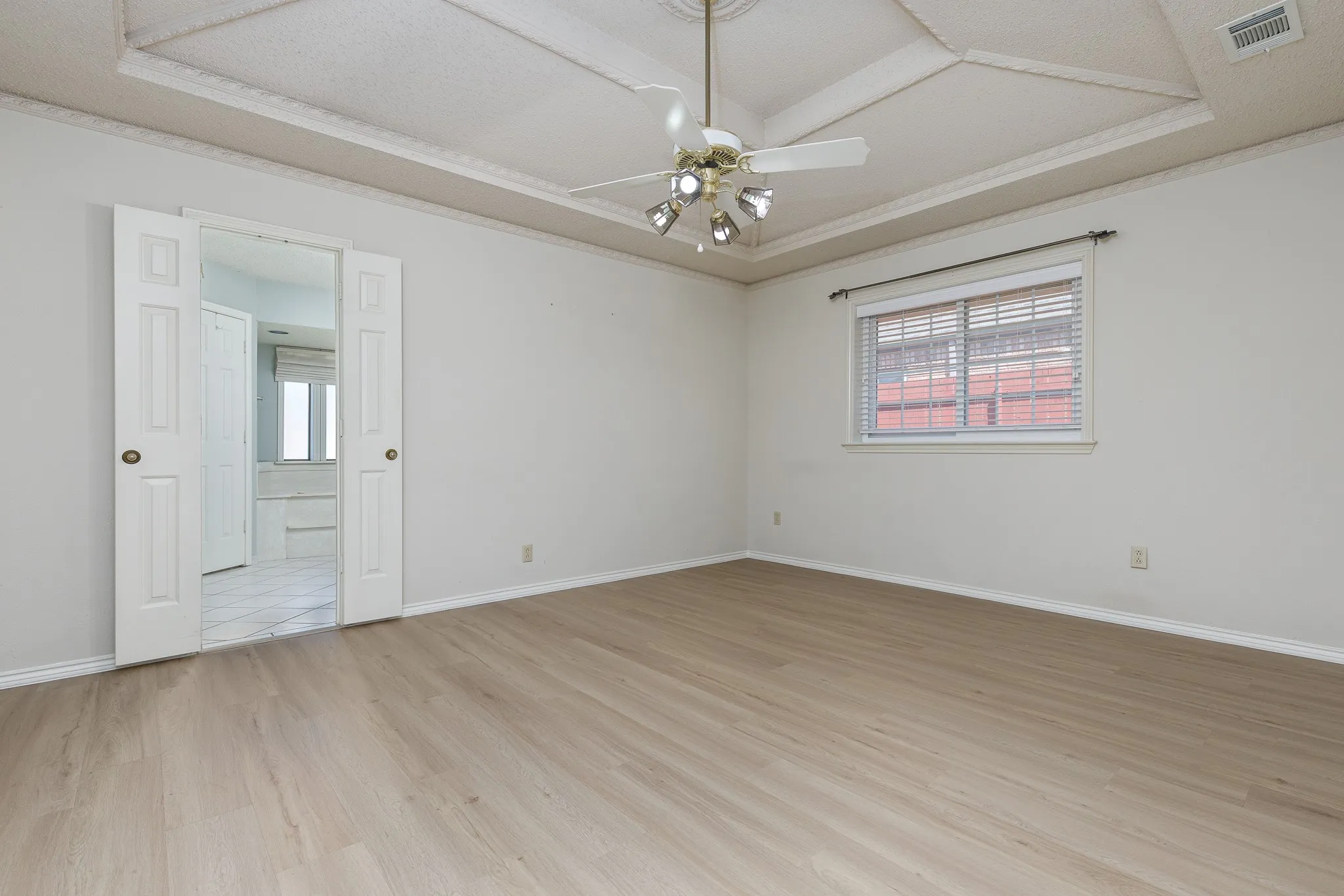 Single Family Residence For Sale in Dallas County , 2526 Willowdale Drive, Carrollton, Texas 75006, 4 Bedroom, 2 Bathroom, 2 Garage spaces, 2,345 Sqft, built in 1984, mls#21371386, Real Estate Agent in Carrollton, Homes For Sale in Dallas county, Homes For Sale in Carrollton, Realtor in Carrollton Texas, Real Estate Brokerage Independent Realty Texas, Luminita Cordes Realtor