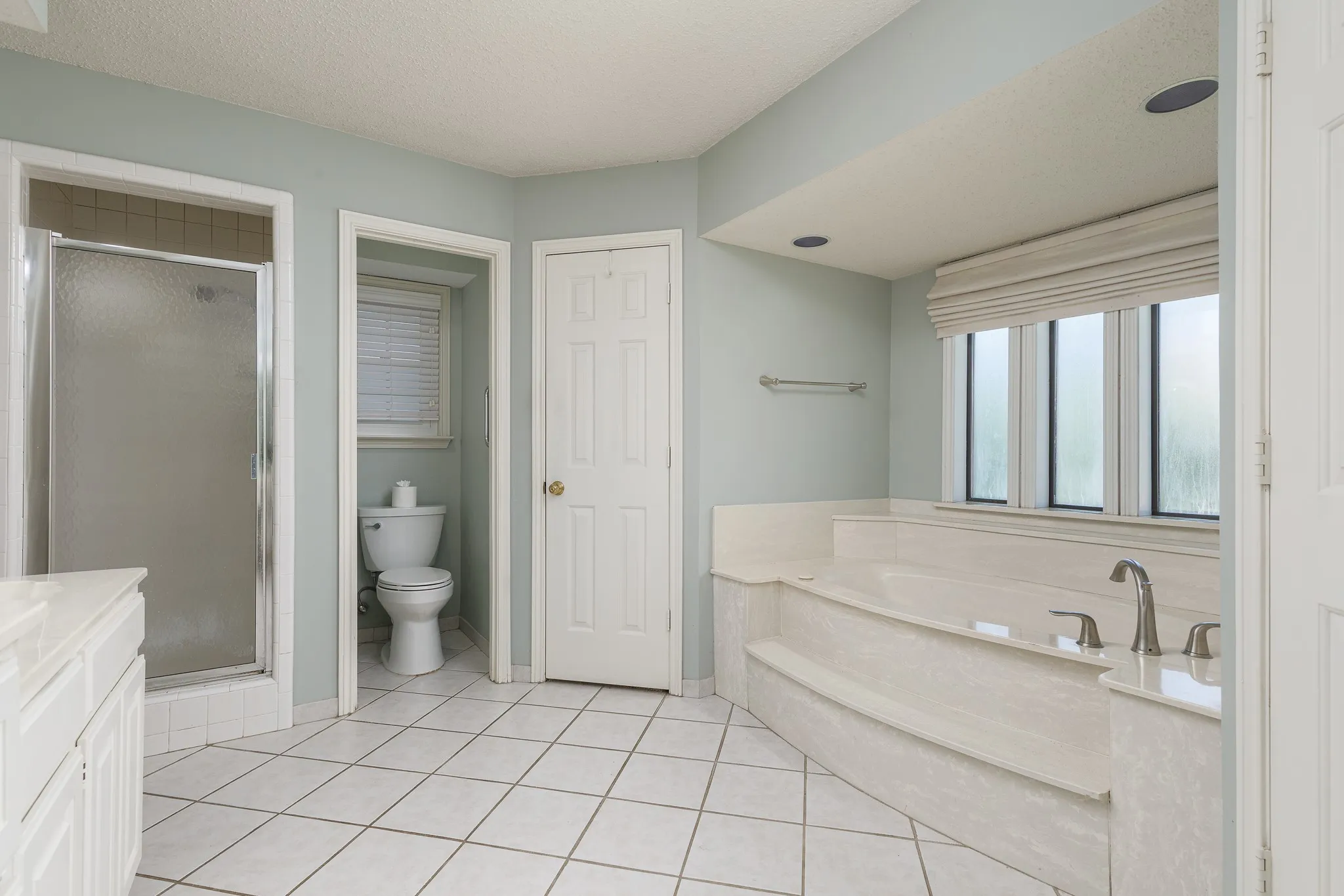 Single Family Residence For Sale in Dallas County , 2526 Willowdale Drive, Carrollton, Texas 75006, 4 Bedroom, 2 Bathroom, 2 Garage spaces, 2,345 Sqft, built in 1984, mls#21371386, Real Estate Agent in Carrollton, Homes For Sale in Dallas county, Homes For Sale in Carrollton, Realtor in Carrollton Texas, Real Estate Brokerage Independent Realty Texas, Luminita Cordes Realtor
