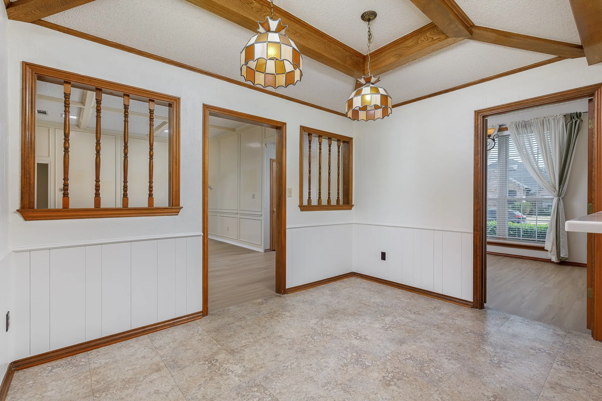Single Family Residence For Sale in Dallas County , 2526 Willowdale Drive, Carrollton, Texas 75006, 4 Bedroom, 2 Bathroom, 2 Garage spaces, 2,345 Sqft, built in 1984, mls#21371386, Real Estate Agent in Carrollton, Homes For Sale in Dallas county, Homes For Sale in Carrollton, Realtor in Carrollton Texas, Real Estate Brokerage Independent Realty Texas, Luminita Cordes Realtor