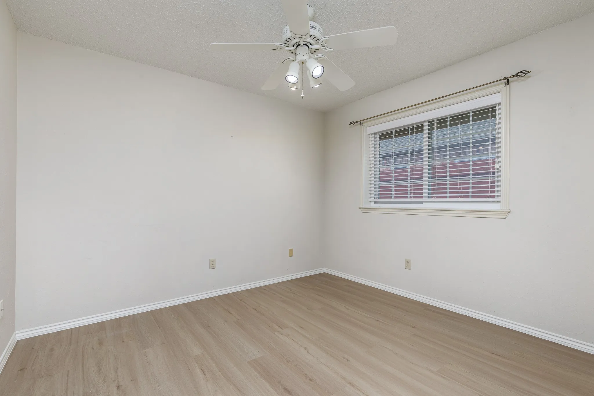 Single Family Residence For Sale in Dallas County , 2526 Willowdale Drive, Carrollton, Texas 75006, 4 Bedroom, 2 Bathroom, 2 Garage spaces, 2,345 Sqft, built in 1984, mls#21371386, Real Estate Agent in Carrollton, Homes For Sale in Dallas county, Homes For Sale in Carrollton, Realtor in Carrollton Texas, Real Estate Brokerage Independent Realty Texas, Luminita Cordes Realtor