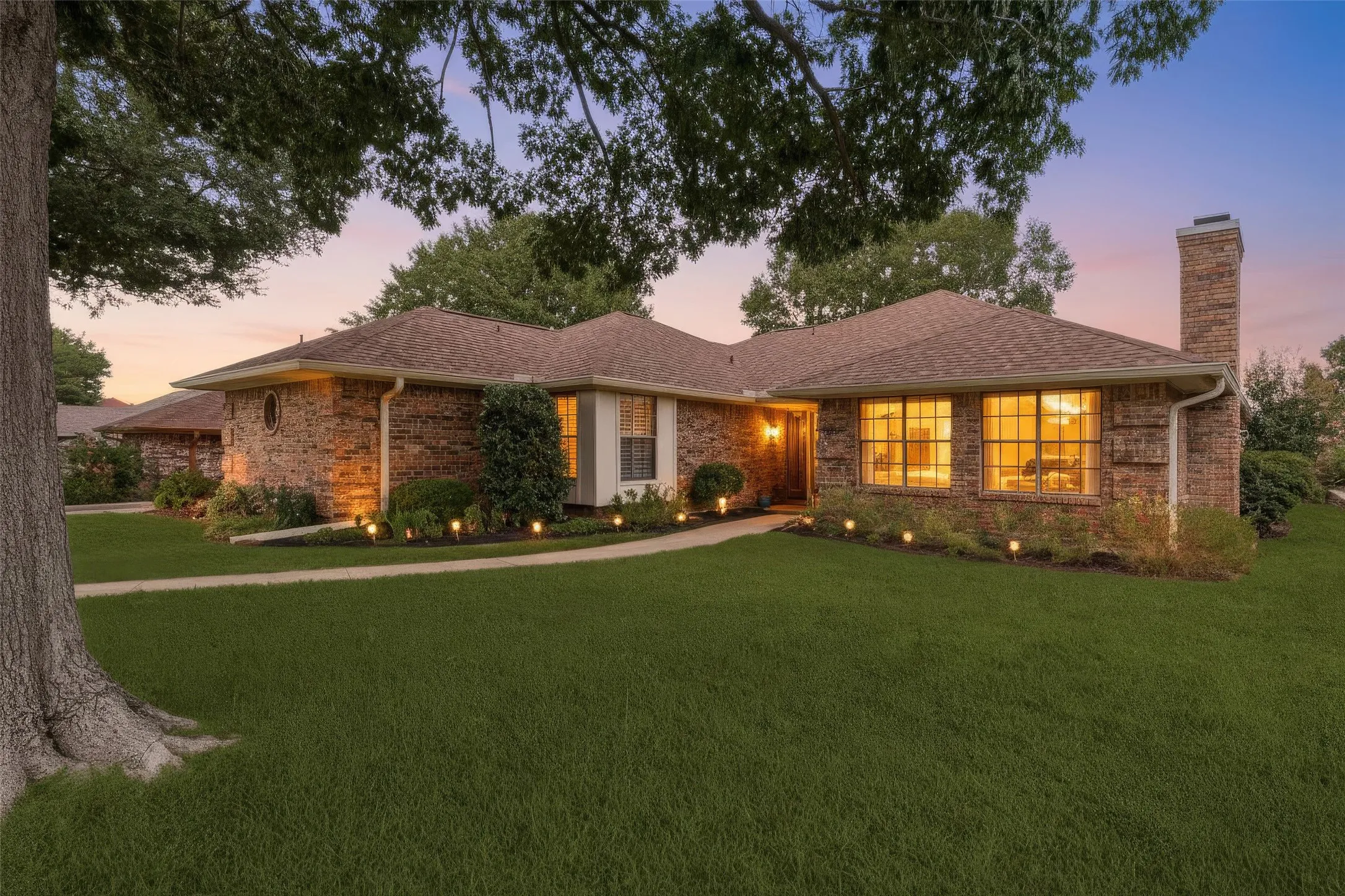 Single Family Residence For Sale in Tarrant County , 2213 Ridgewood, Bedford, Texas 76021, 3 Bedroom, 2 Bathroom, 2 Garage spaces, 2,097 Sqft, built in 1983, mls#21370303, Real Estate Agent in Bedford, Homes For Sale in Tarrant county, Homes For Sale in Bedford, Realtor in Bedford Texas, Real Estate Brokerage Independent Realty Texas, Luminita Cordes Realtor