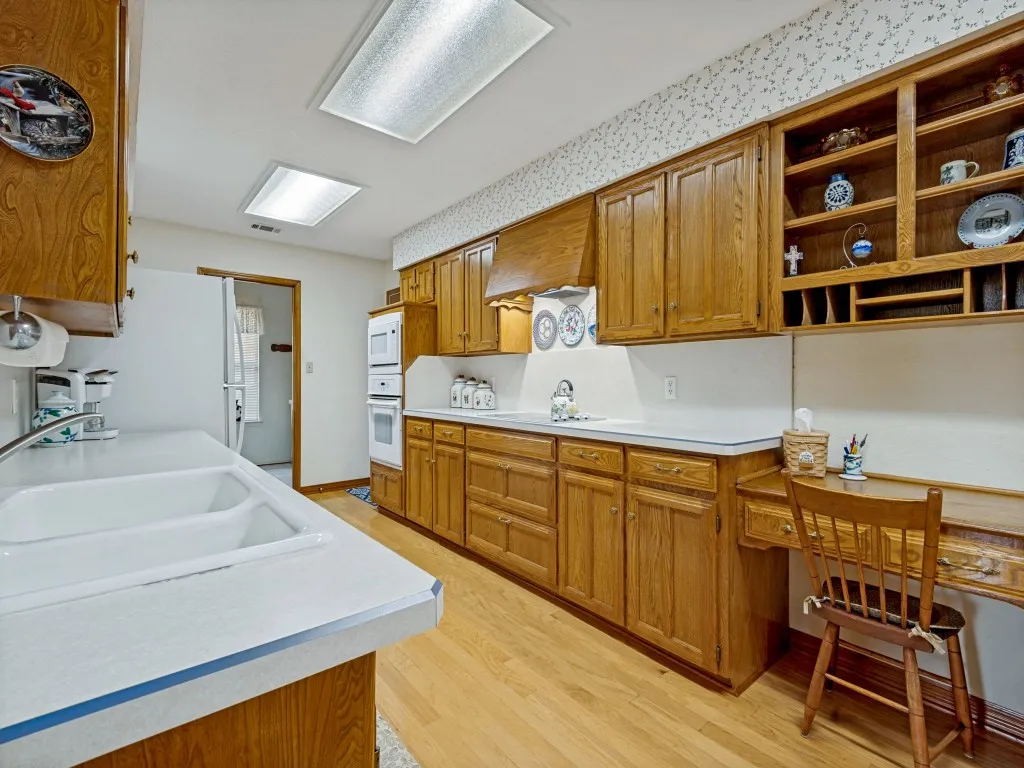 Another view of this fabulous kitchen!