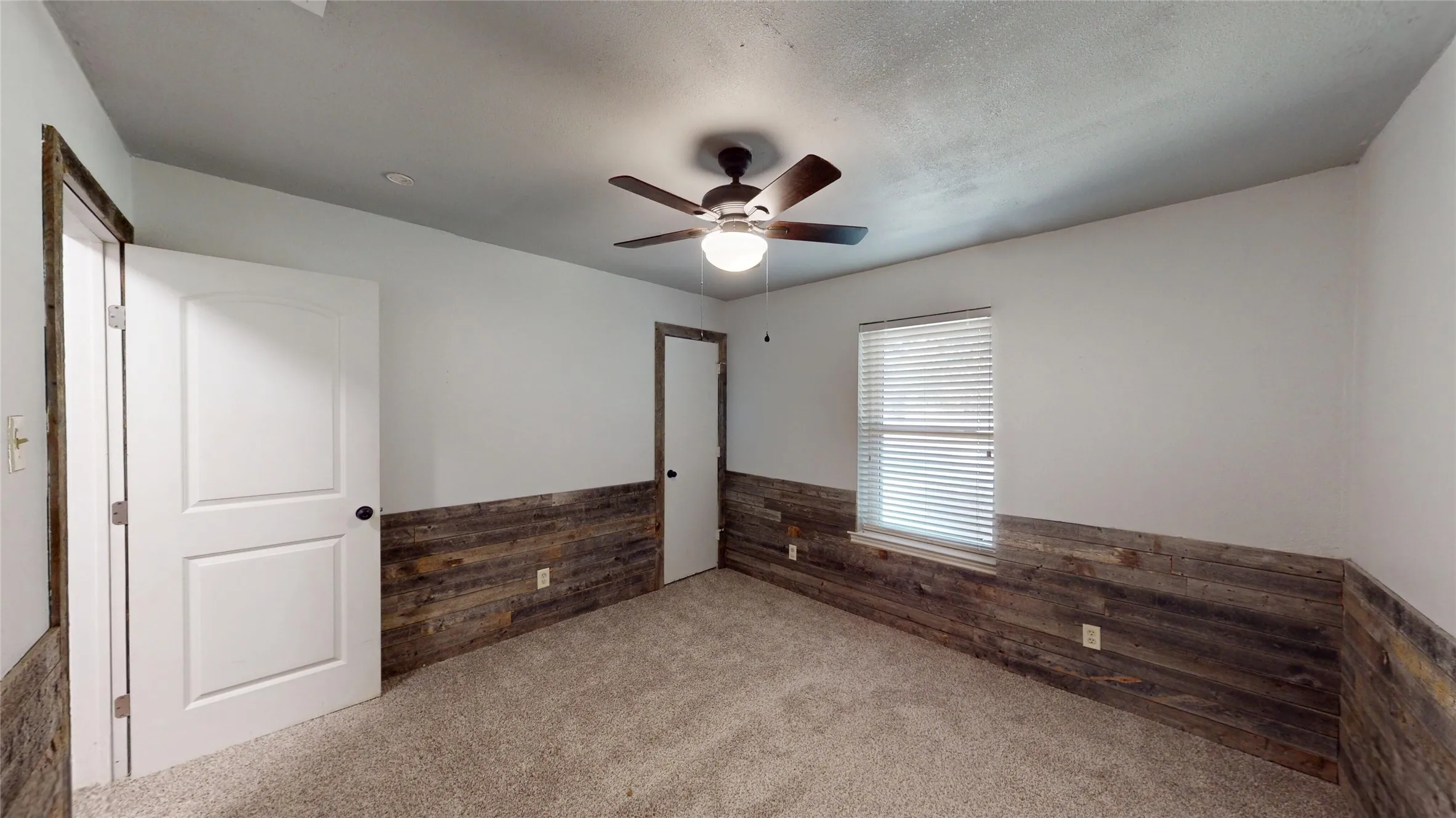 Single Family Residence For Sale in Ellis County , 4270 Sir Lancelot Circle, Midlothian, Texas 76065, 4 Bedroom, 3 Bathroom, Garage spaces, 2,011 Sqft, built in 1981, mls#21374152, Real Estate Agent in Midlothian, Homes For Sale in Ellis county, Homes For Sale in Midlothian, Realtor in Midlothian Texas, Real Estate Brokerage Independent Realty Texas, Luminita Cordes Realtor