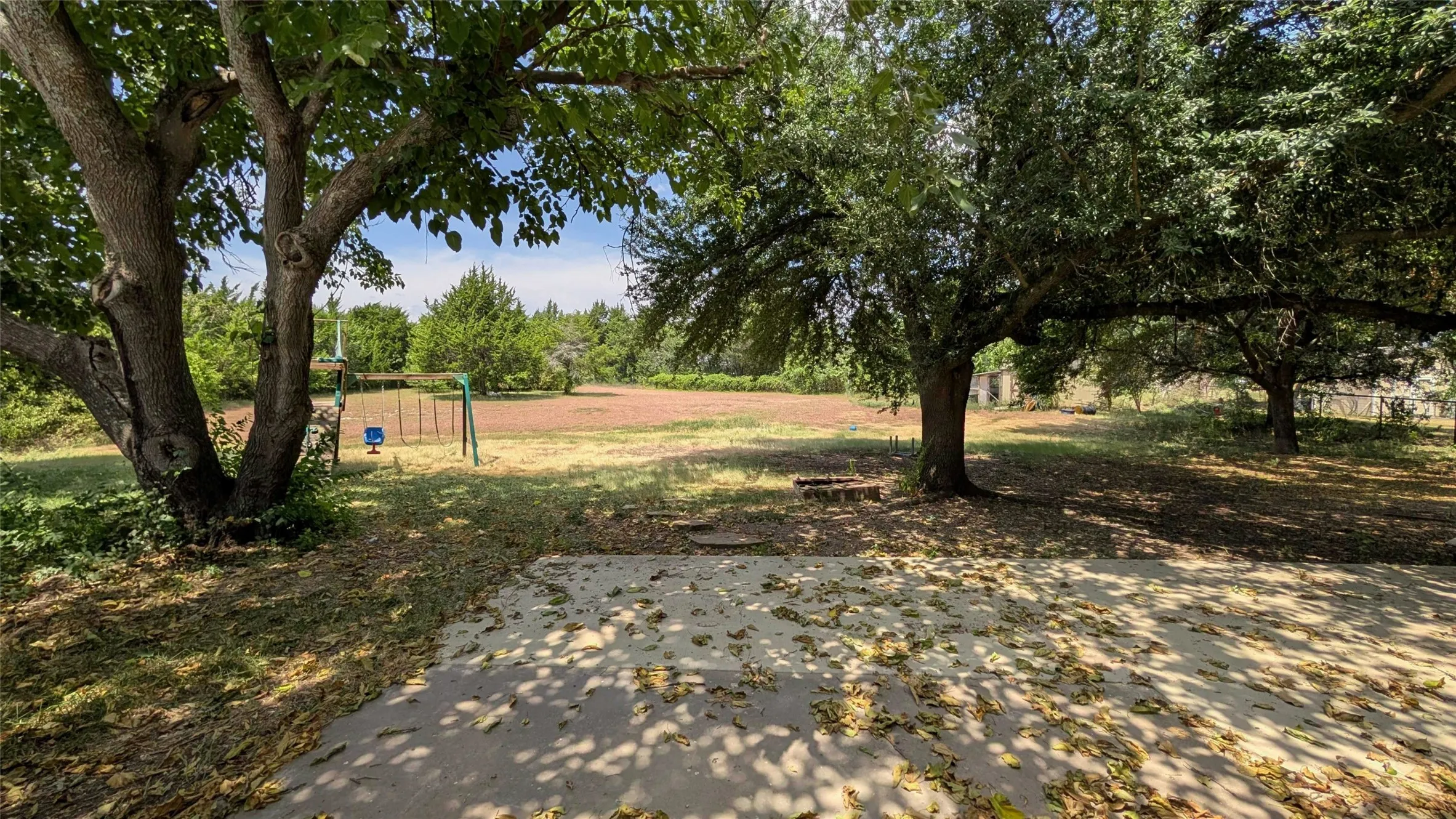 Single Family Residence For Sale in Ellis County , 4270 Sir Lancelot Circle, Midlothian, Texas 76065, 4 Bedroom, 3 Bathroom, Garage spaces, 2,011 Sqft, built in 1981, mls#21374152, Real Estate Agent in Midlothian, Homes For Sale in Ellis county, Homes For Sale in Midlothian, Realtor in Midlothian Texas, Real Estate Brokerage Independent Realty Texas, Luminita Cordes Realtor