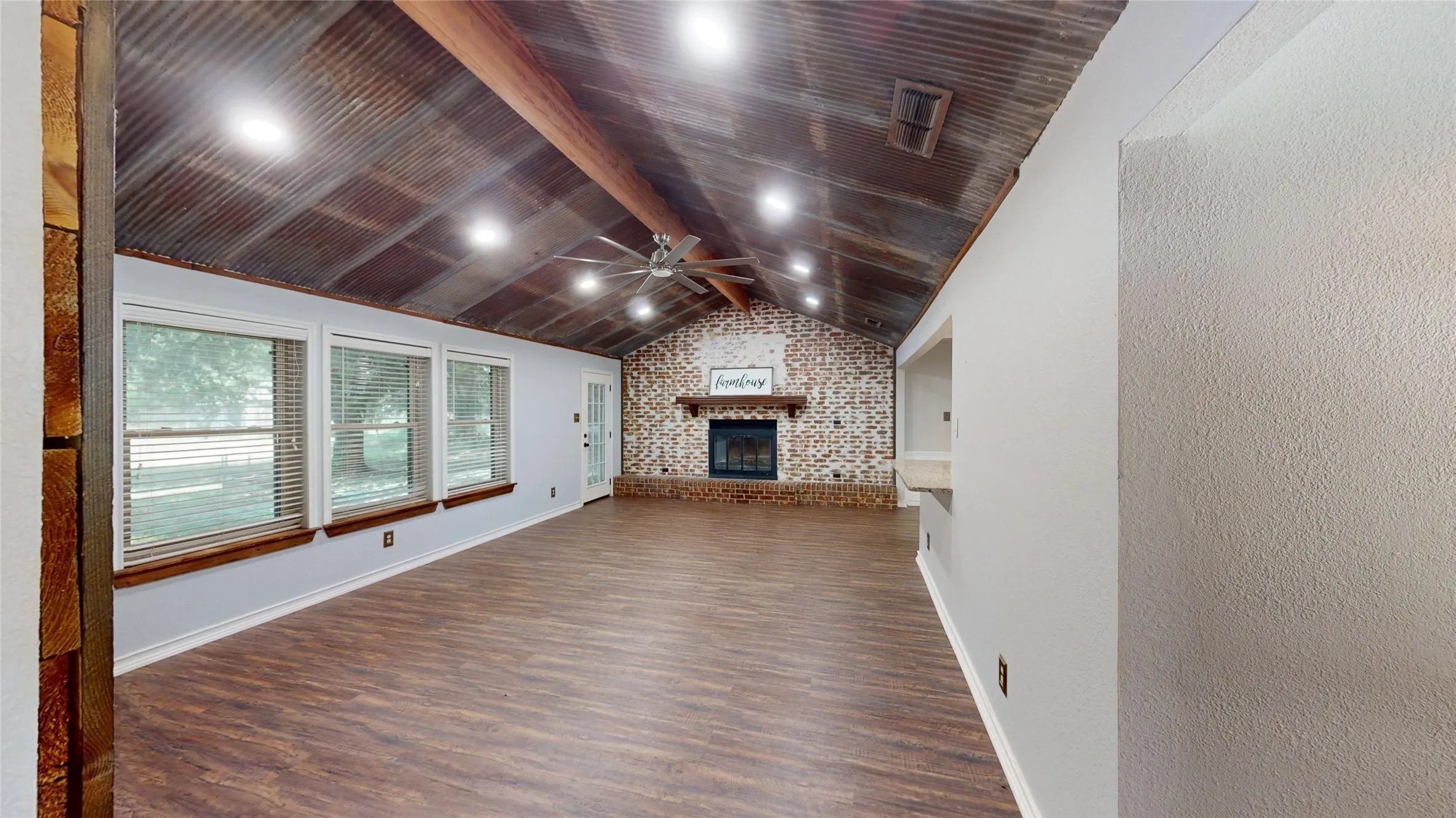 Single Family Residence For Sale in Ellis County , 4270 Sir Lancelot Circle, Midlothian, Texas 76065, 4 Bedroom, 3 Bathroom, Garage spaces, 2,011 Sqft, built in 1981, mls#21374152, Real Estate Agent in Midlothian, Homes For Sale in Ellis county, Homes For Sale in Midlothian, Realtor in Midlothian Texas, Real Estate Brokerage Independent Realty Texas, Luminita Cordes Realtor