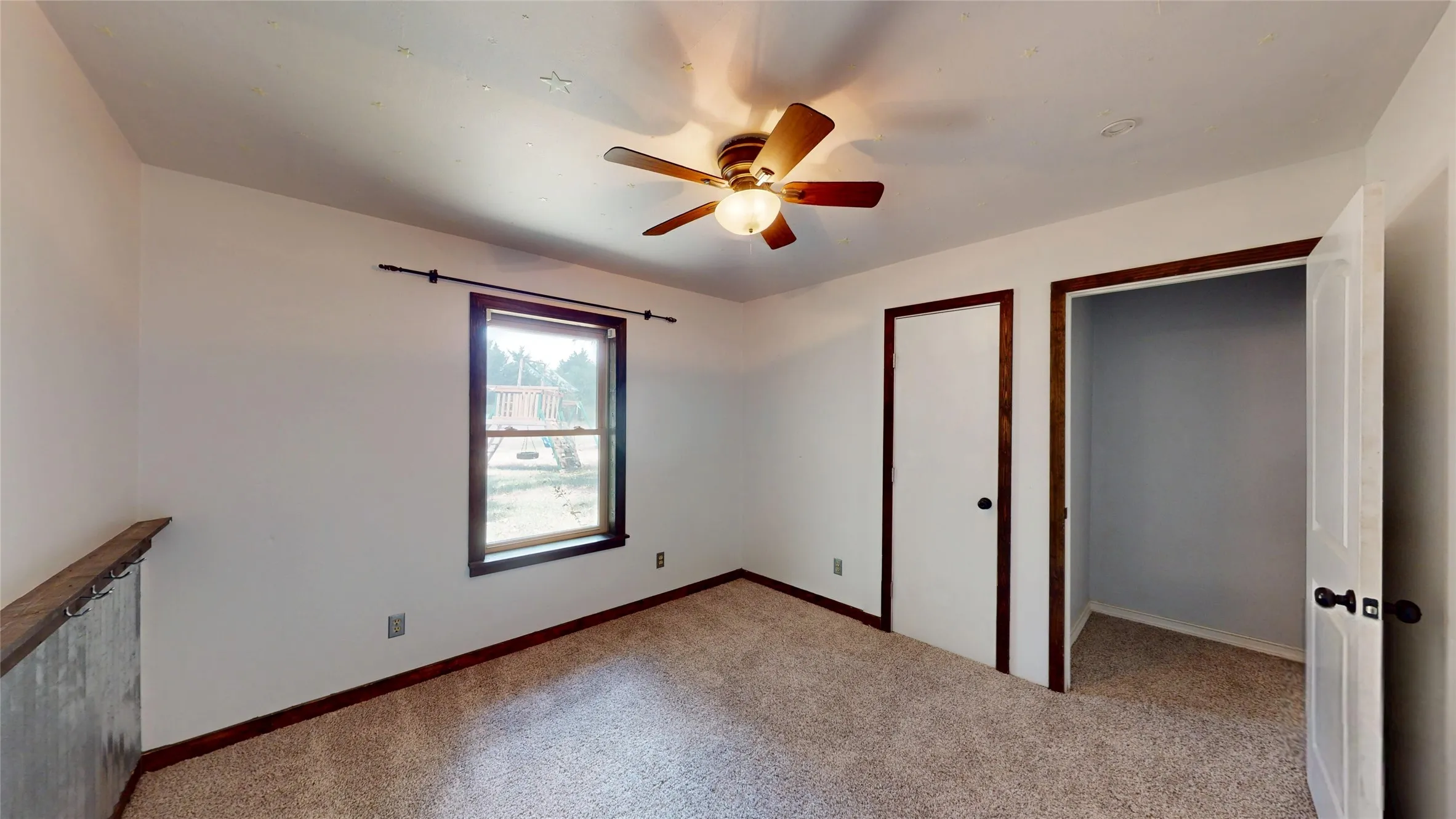 Single Family Residence For Sale in Ellis County , 4270 Sir Lancelot Circle, Midlothian, Texas 76065, 4 Bedroom, 3 Bathroom, Garage spaces, 2,011 Sqft, built in 1981, mls#21374152, Real Estate Agent in Midlothian, Homes For Sale in Ellis county, Homes For Sale in Midlothian, Realtor in Midlothian Texas, Real Estate Brokerage Independent Realty Texas, Luminita Cordes Realtor