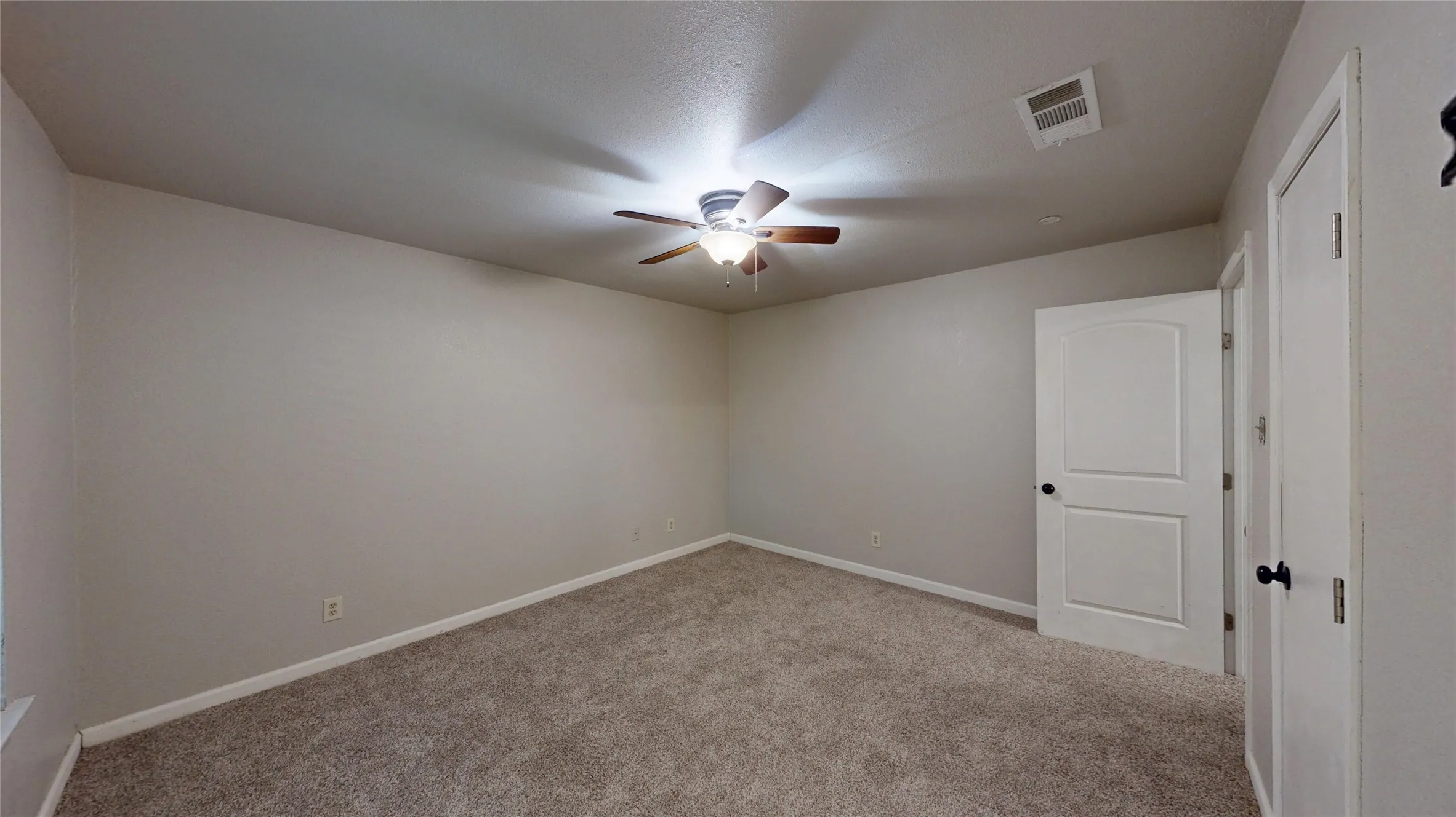 Single Family Residence For Sale in Ellis County , 4270 Sir Lancelot Circle, Midlothian, Texas 76065, 4 Bedroom, 3 Bathroom, Garage spaces, 2,011 Sqft, built in 1981, mls#21374152, Real Estate Agent in Midlothian, Homes For Sale in Ellis county, Homes For Sale in Midlothian, Realtor in Midlothian Texas, Real Estate Brokerage Independent Realty Texas, Luminita Cordes Realtor