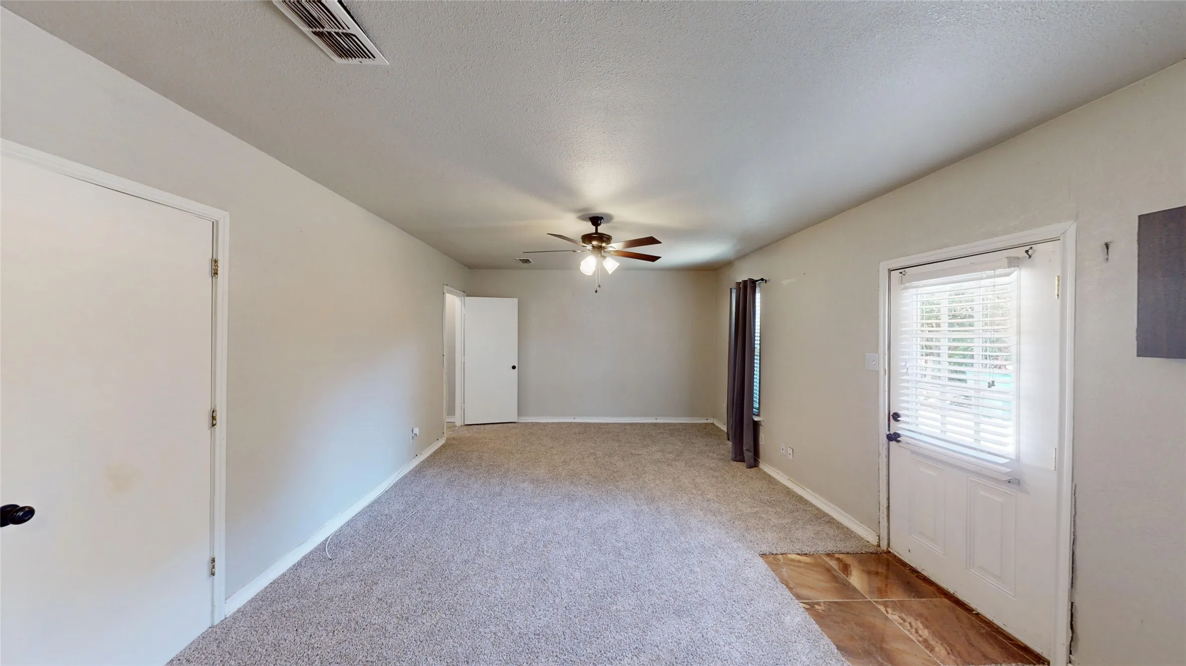Single Family Residence For Sale in Ellis County , 4270 Sir Lancelot Circle, Midlothian, Texas 76065, 4 Bedroom, 3 Bathroom, Garage spaces, 2,011 Sqft, built in 1981, mls#21374152, Real Estate Agent in Midlothian, Homes For Sale in Ellis county, Homes For Sale in Midlothian, Realtor in Midlothian Texas, Real Estate Brokerage Independent Realty Texas, Luminita Cordes Realtor