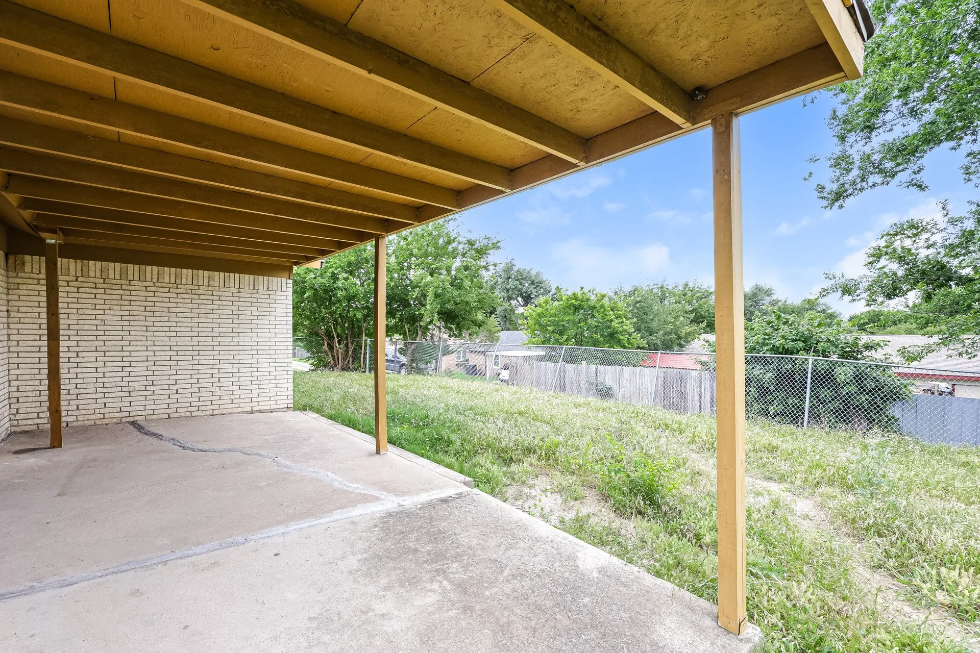 Single Family Residence For Rent in Dallas County , 7225 Harold Walker Drive, Dallas, Texas 75241, 4 Bedroom, 2 Bathroom, Garage spaces, 1,038 Sqft, built in 1971, mls#21374209, Real Estate Agent in Dallas, Homes For Rent in Dallas county, Homes For Rent in Dallas, Realtor in Dallas Texas, Real Estate Brokerage Independent Realty Texas, Luminita Cordes Realtor